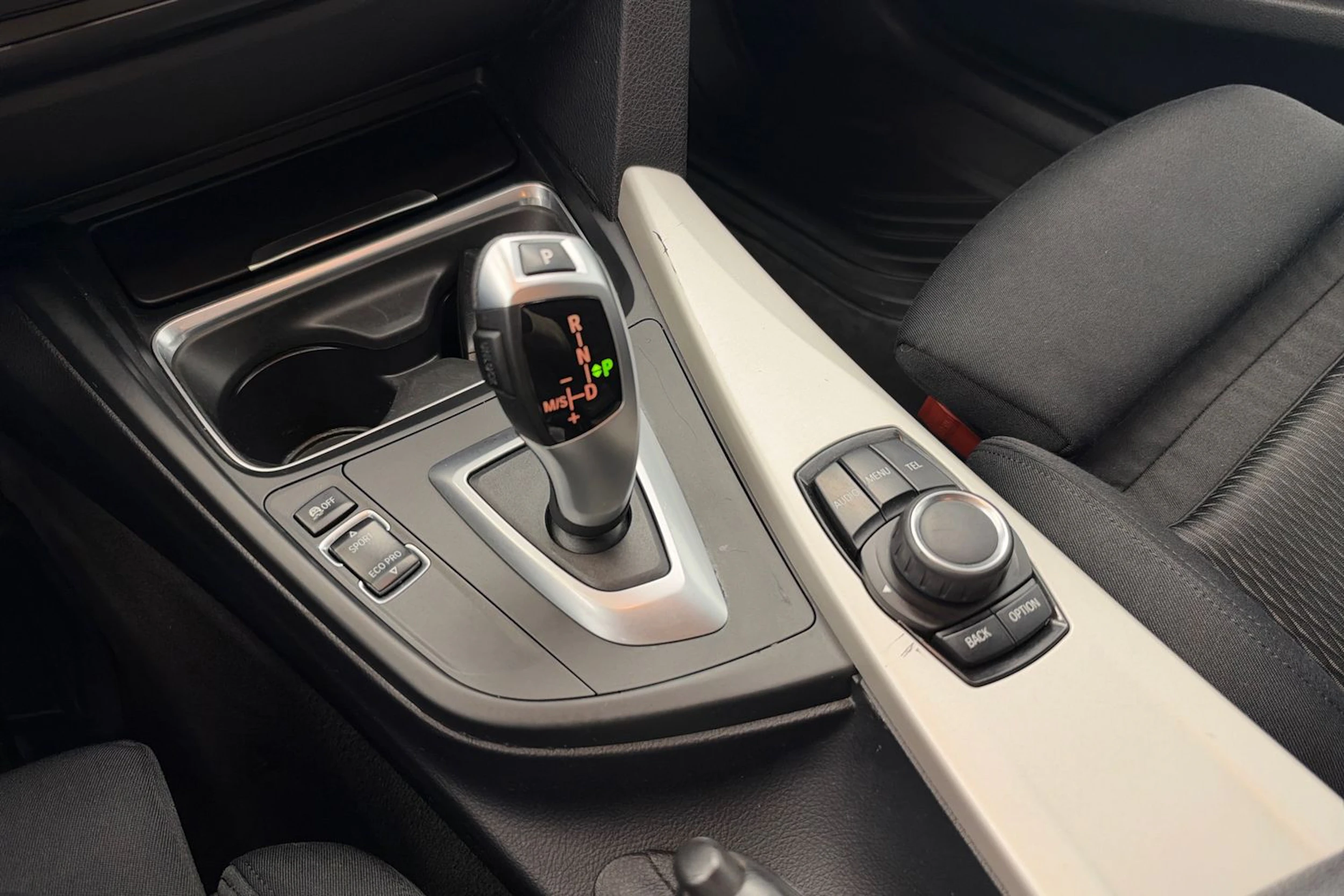 musta BMW 320 Gran Turismo 2013 kuva 16.