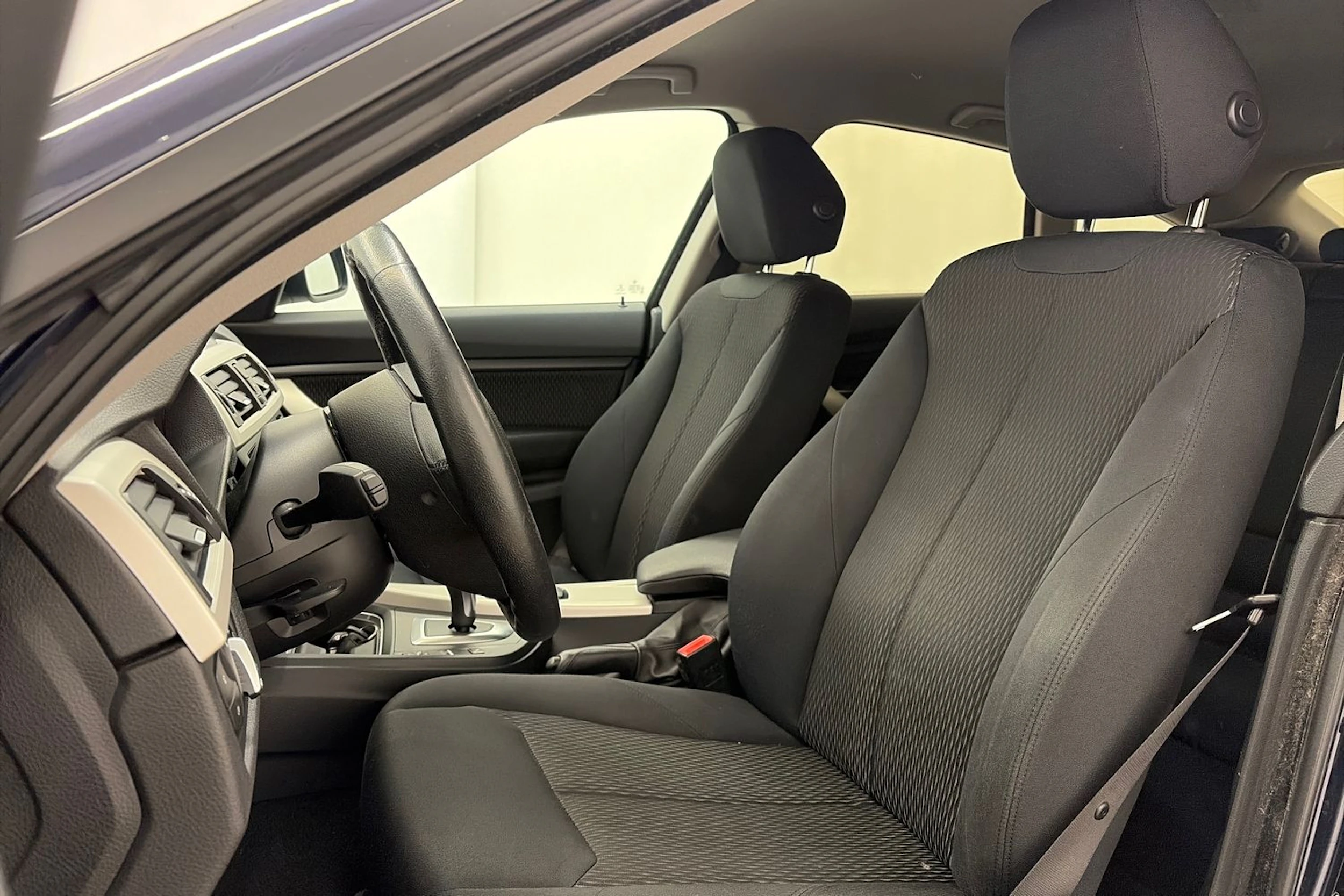 sininen BMW 320 Gran Turismo 2014 kuva 13.