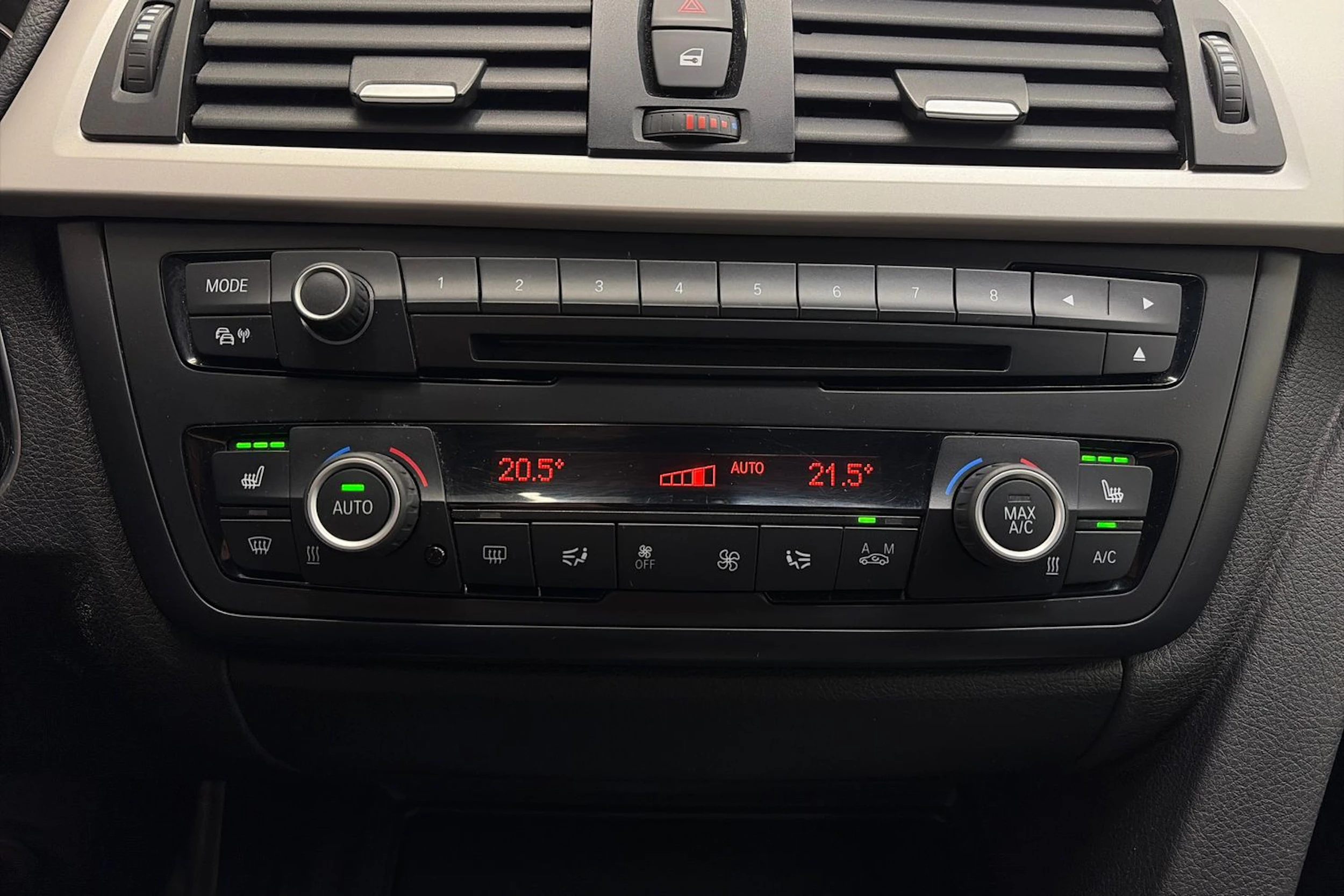 sininen BMW 320 Gran Turismo 2014 kuva 22.