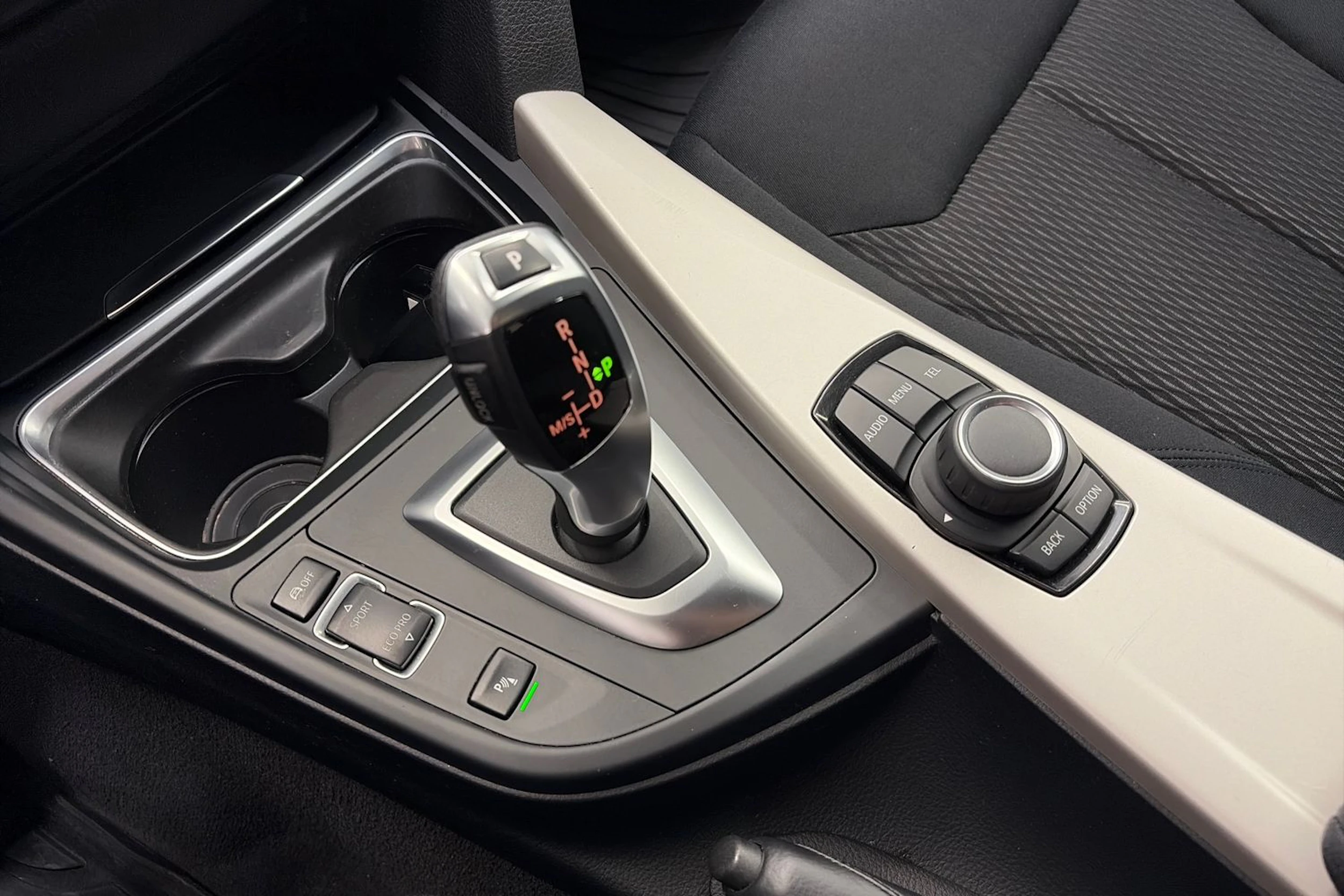 sininen BMW 320 Gran Turismo 2014 kuva 23.