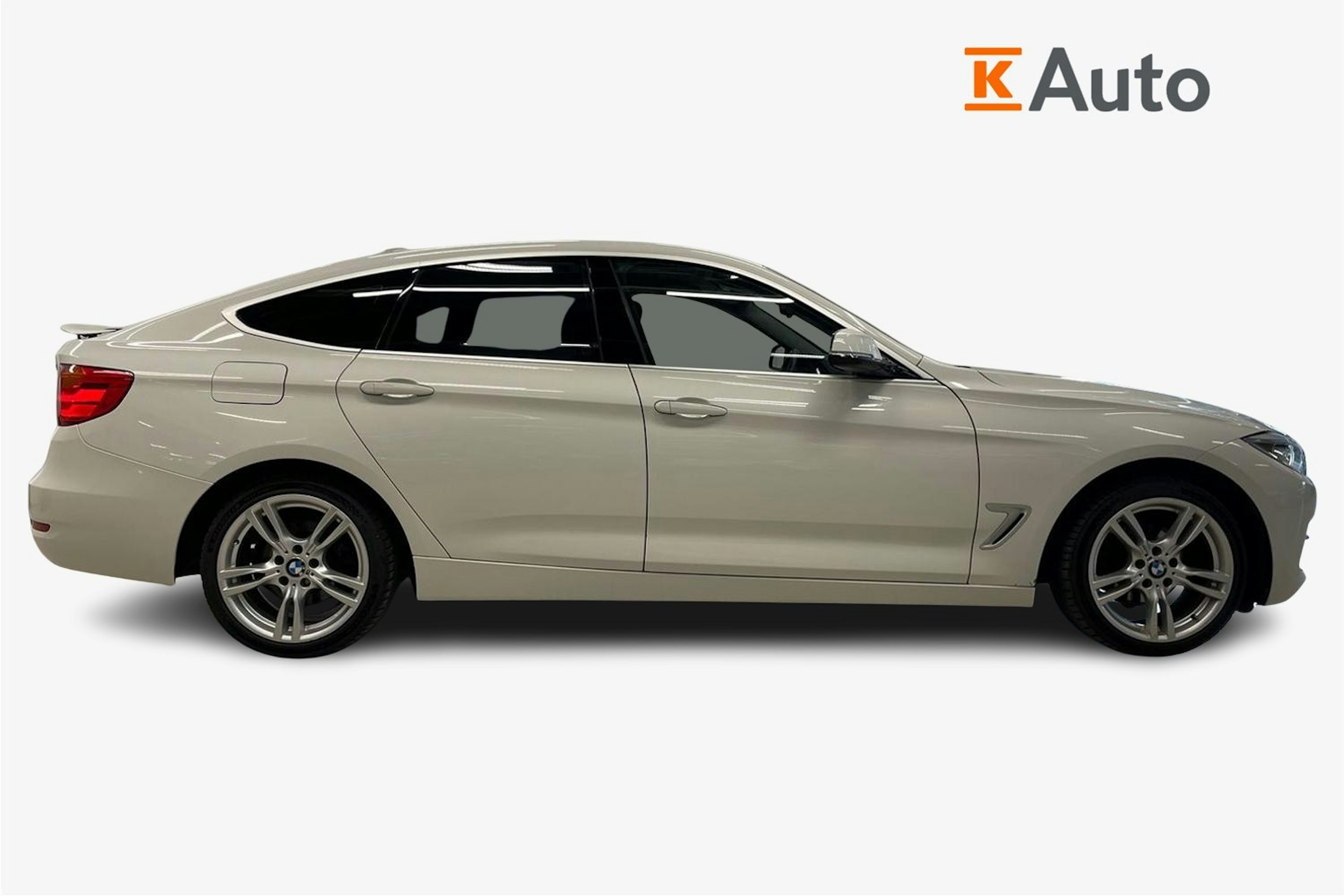 valkoinen BMW 320 Gran Turismo 2014 kuva 6.
