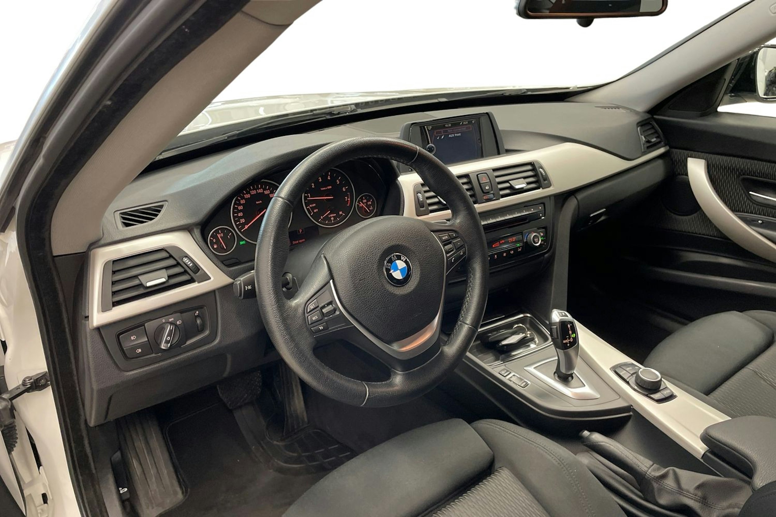 valkoinen BMW 320 Gran Turismo 2014 kuva 7.