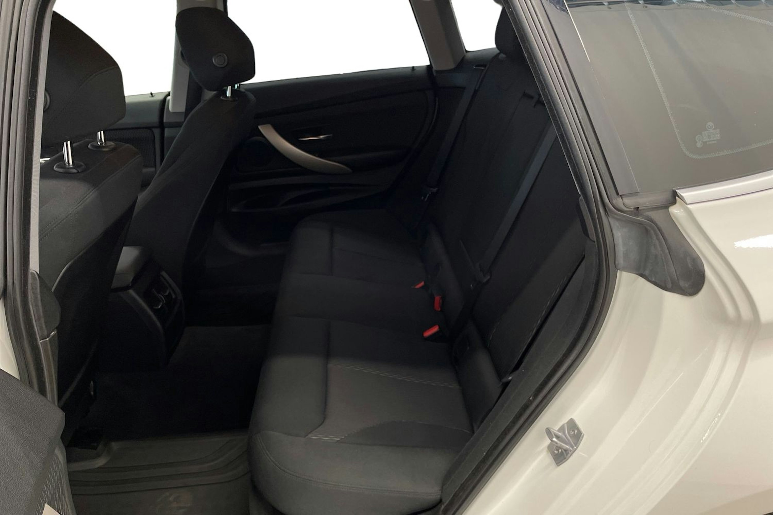 valkoinen BMW 320 Gran Turismo 2014 kuva 10.