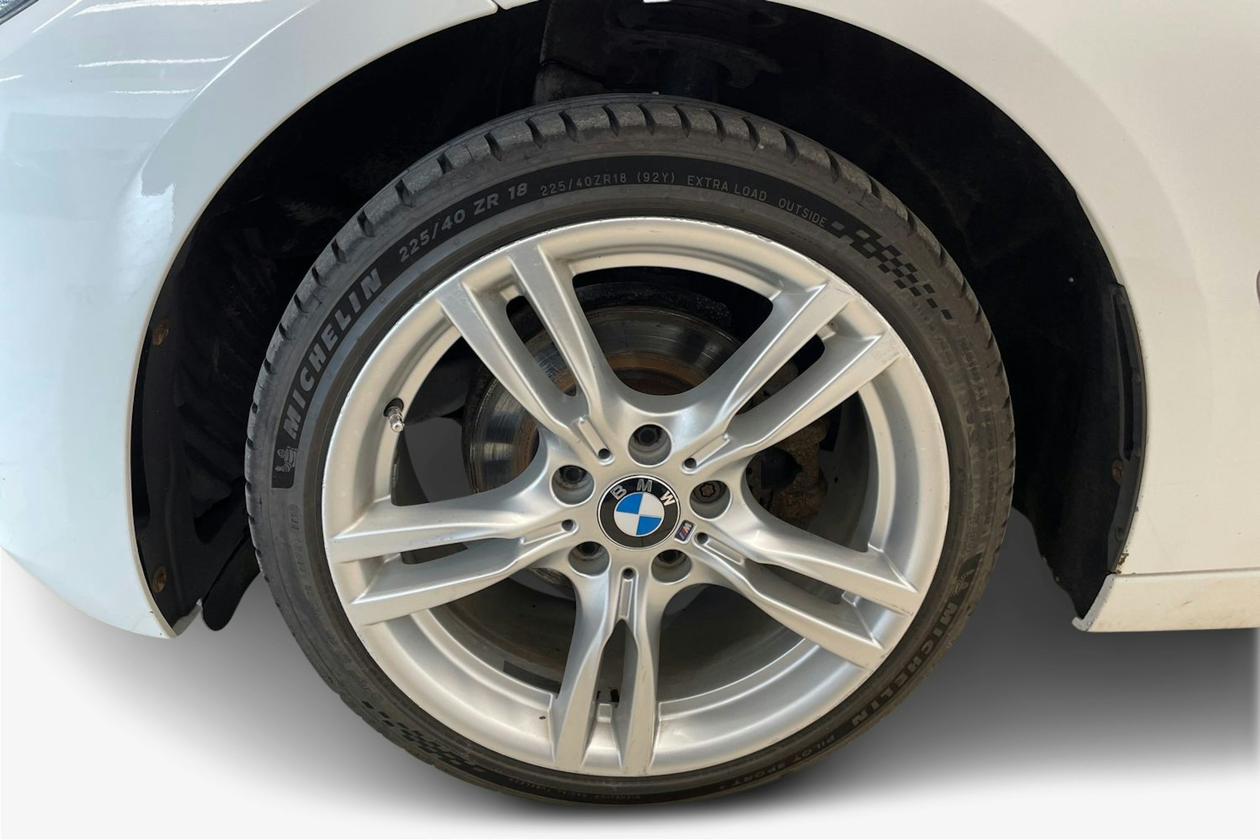 valkoinen BMW 320 Gran Turismo 2014 kuva 11.