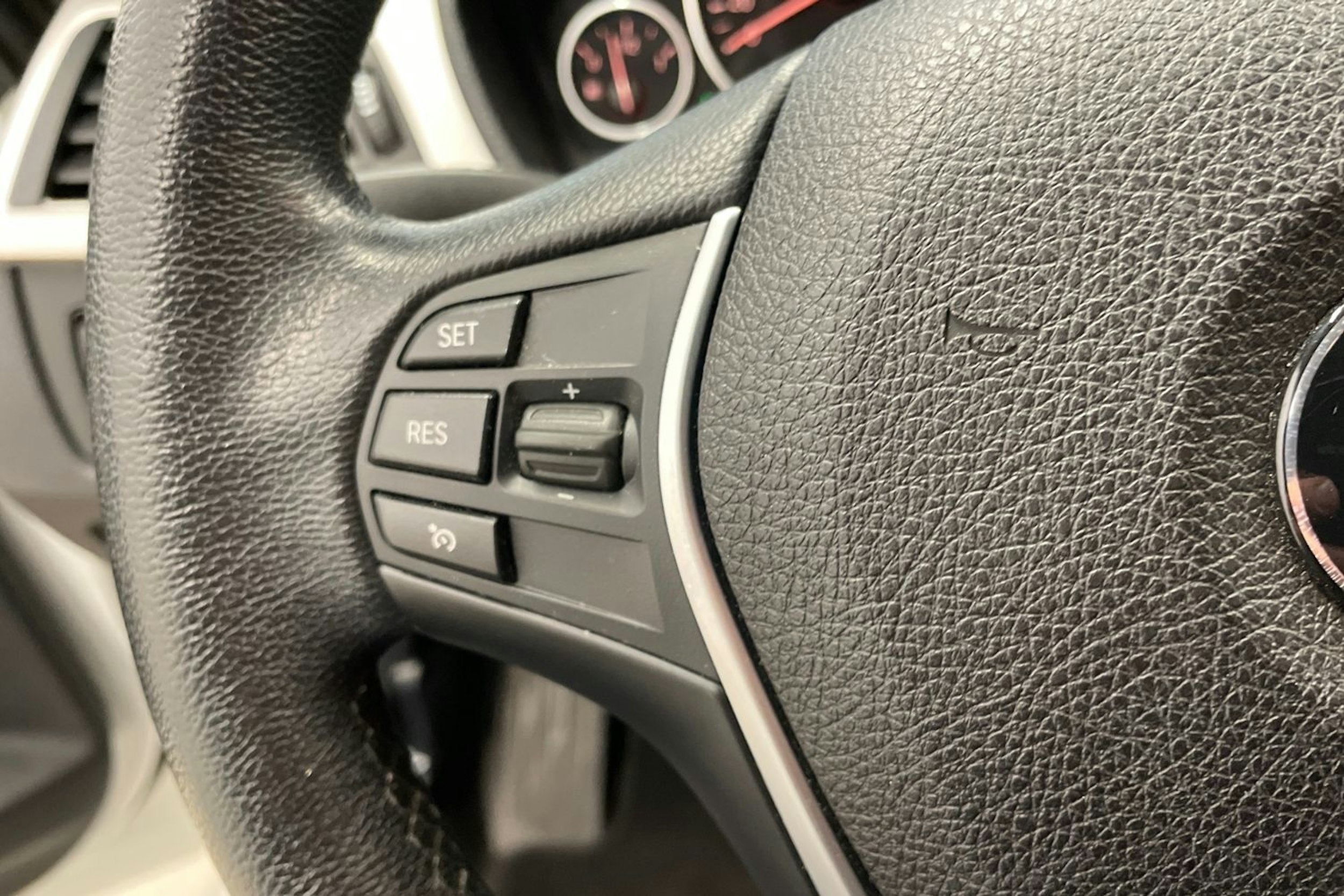 valkoinen BMW 320 Gran Turismo 2014 kuva 16.