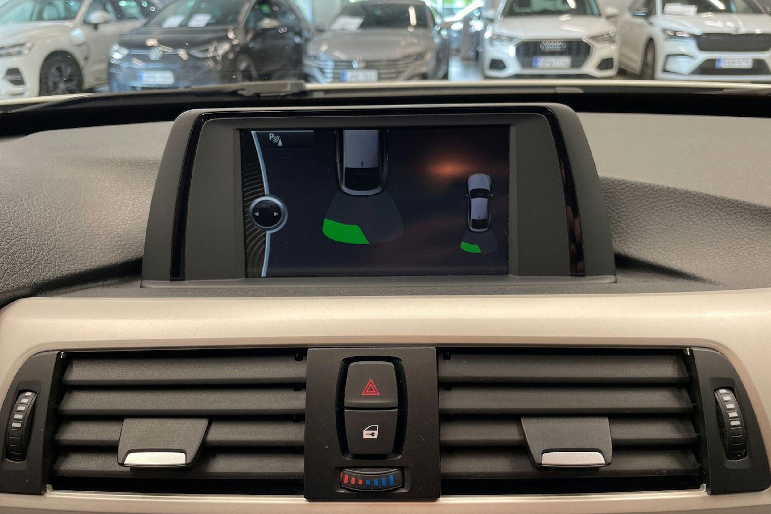 valkoinen BMW 320 Gran Turismo 2014 kuva 18.