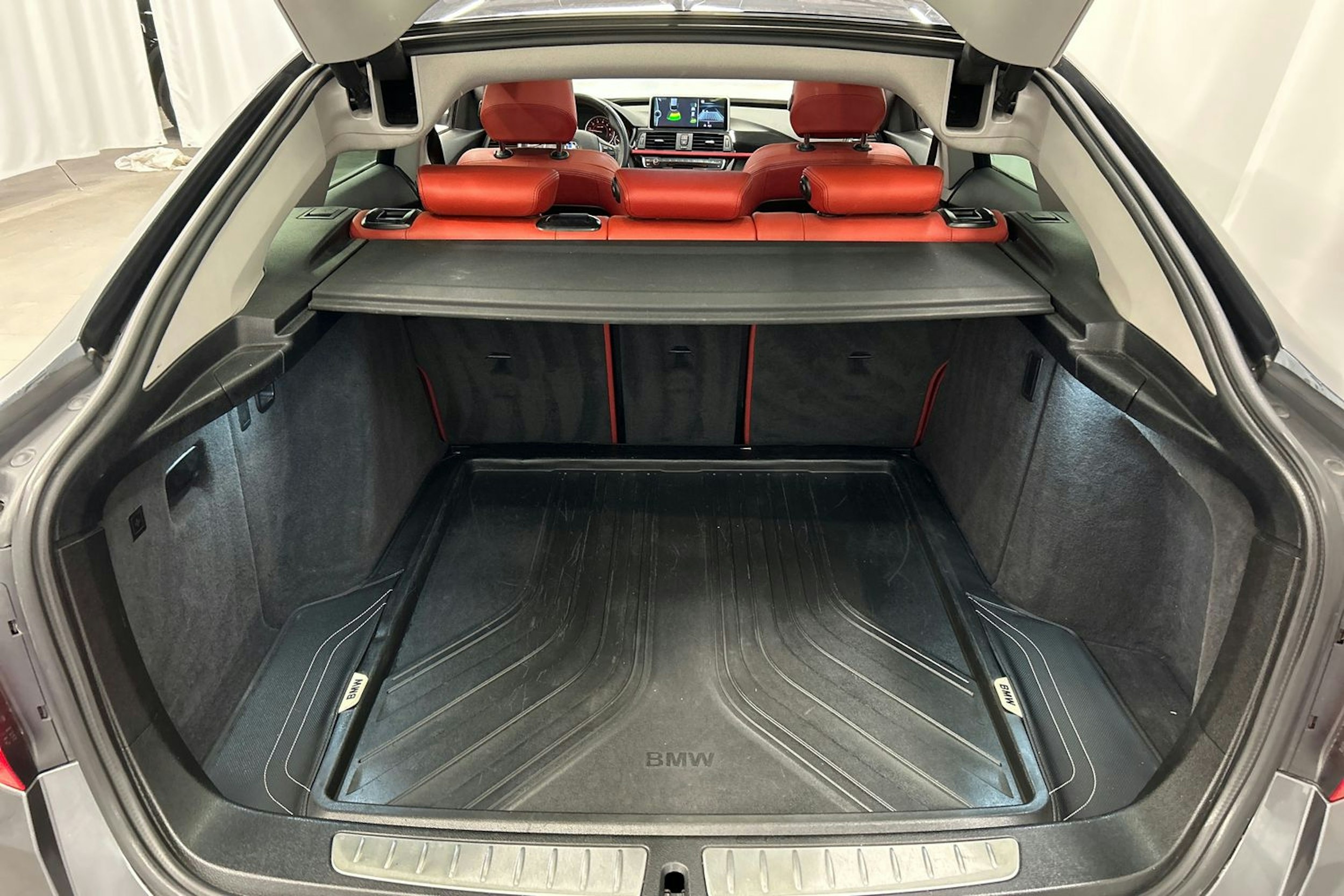 harmaa BMW 320 Gran Turismo 2014 kuva 16.