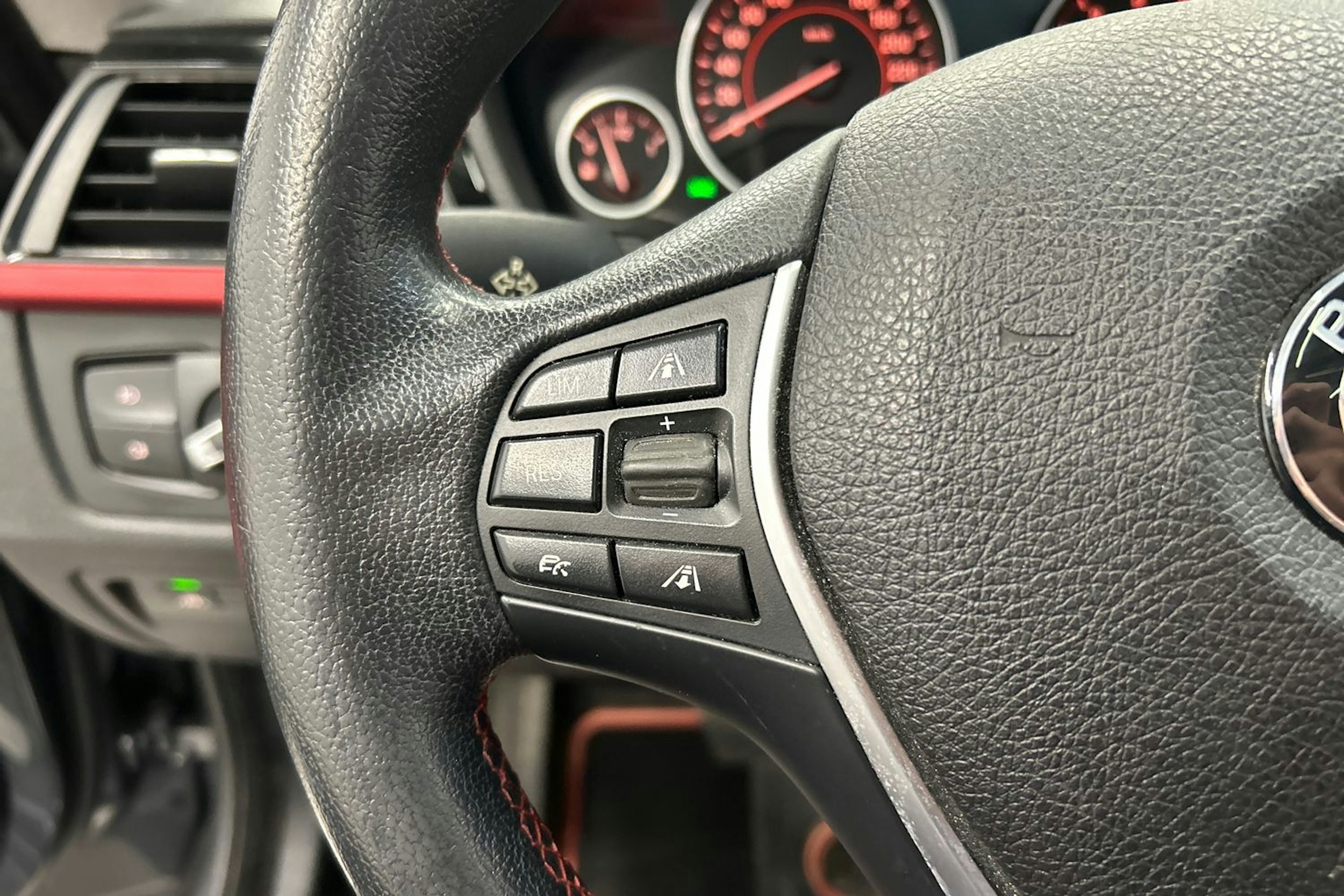 harmaa BMW 320 Gran Turismo 2014 kuva 19.