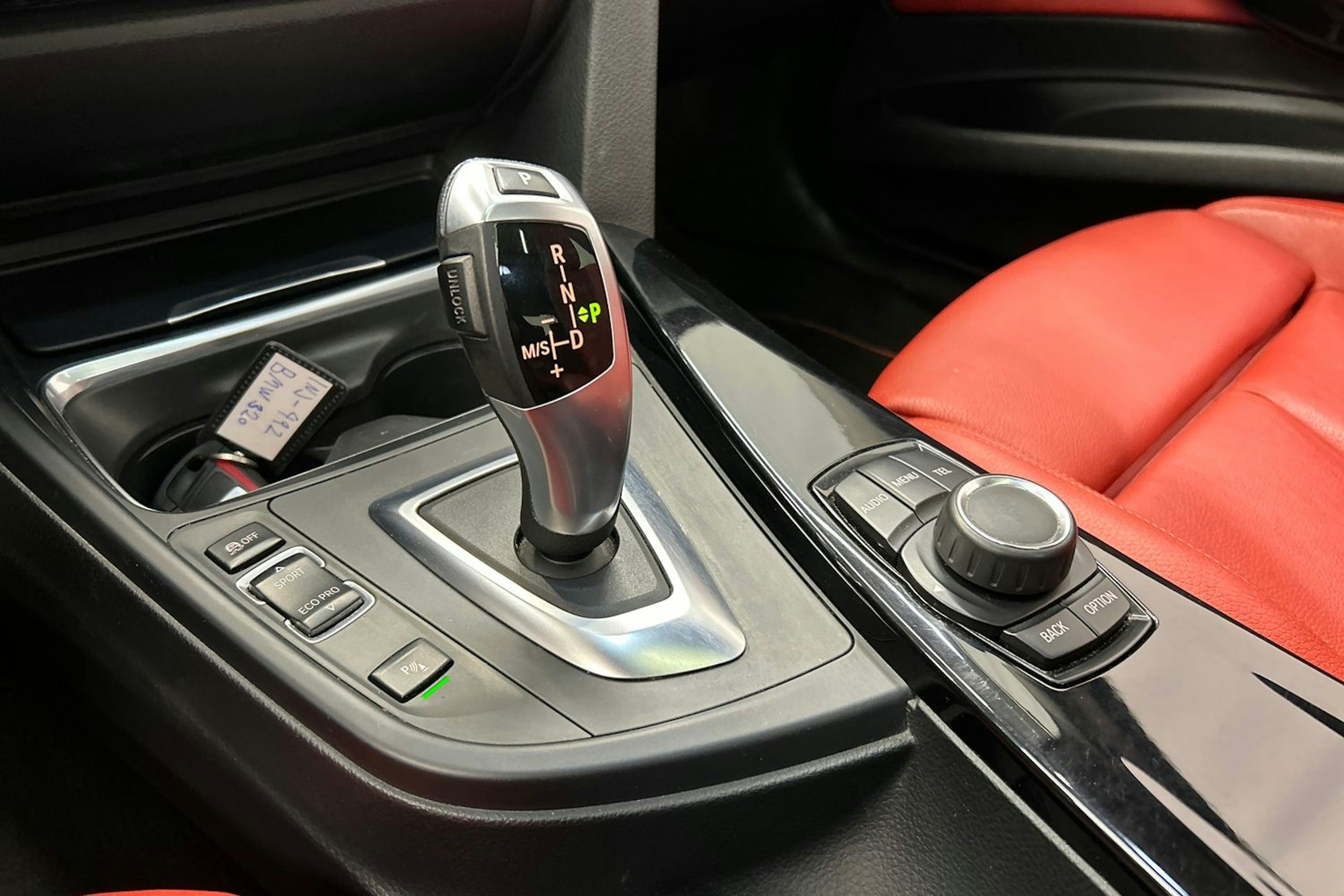 harmaa BMW 320 Gran Turismo 2014 kuva 24.