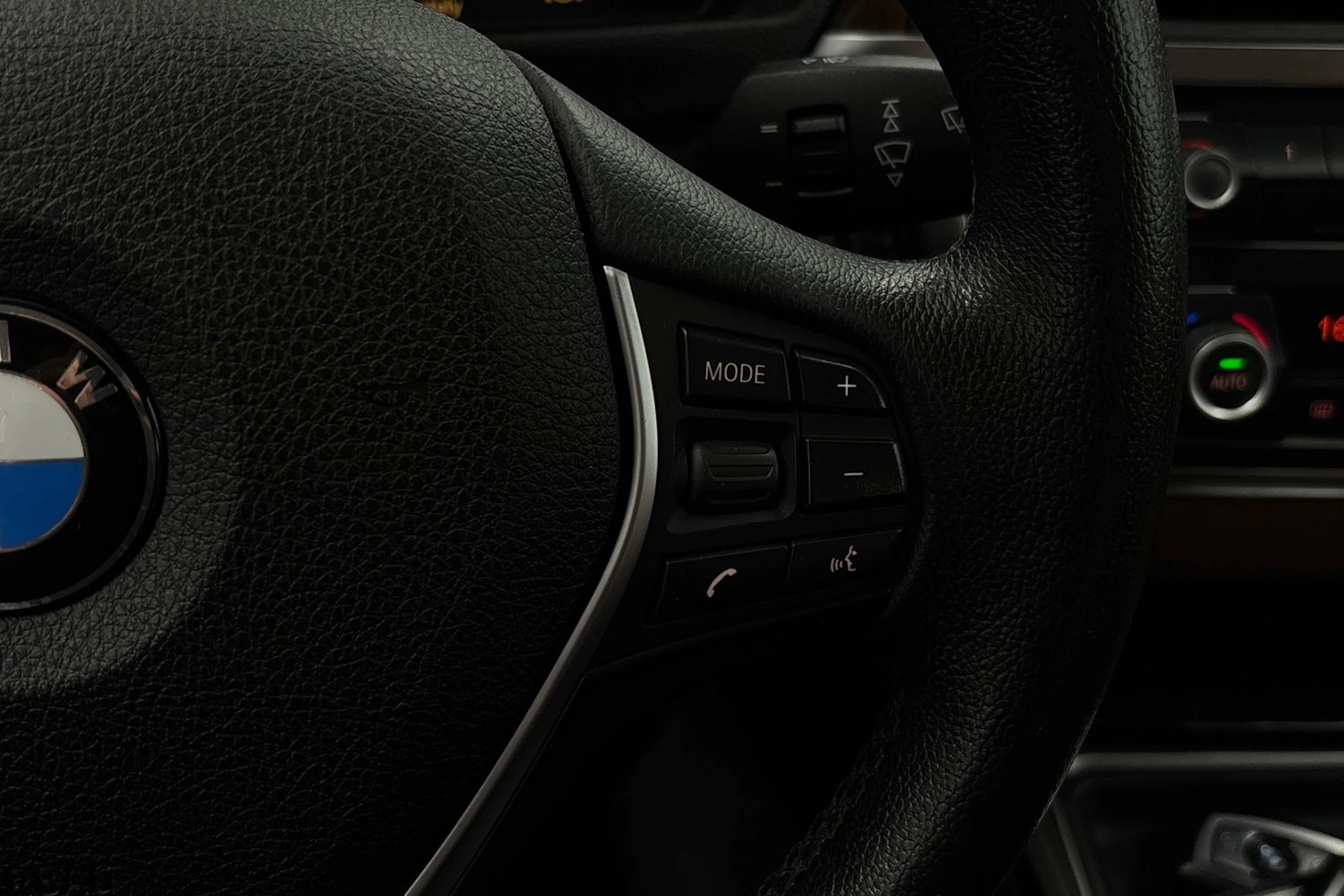 musta BMW 320 Gran Turismo 2014 kuva 12.