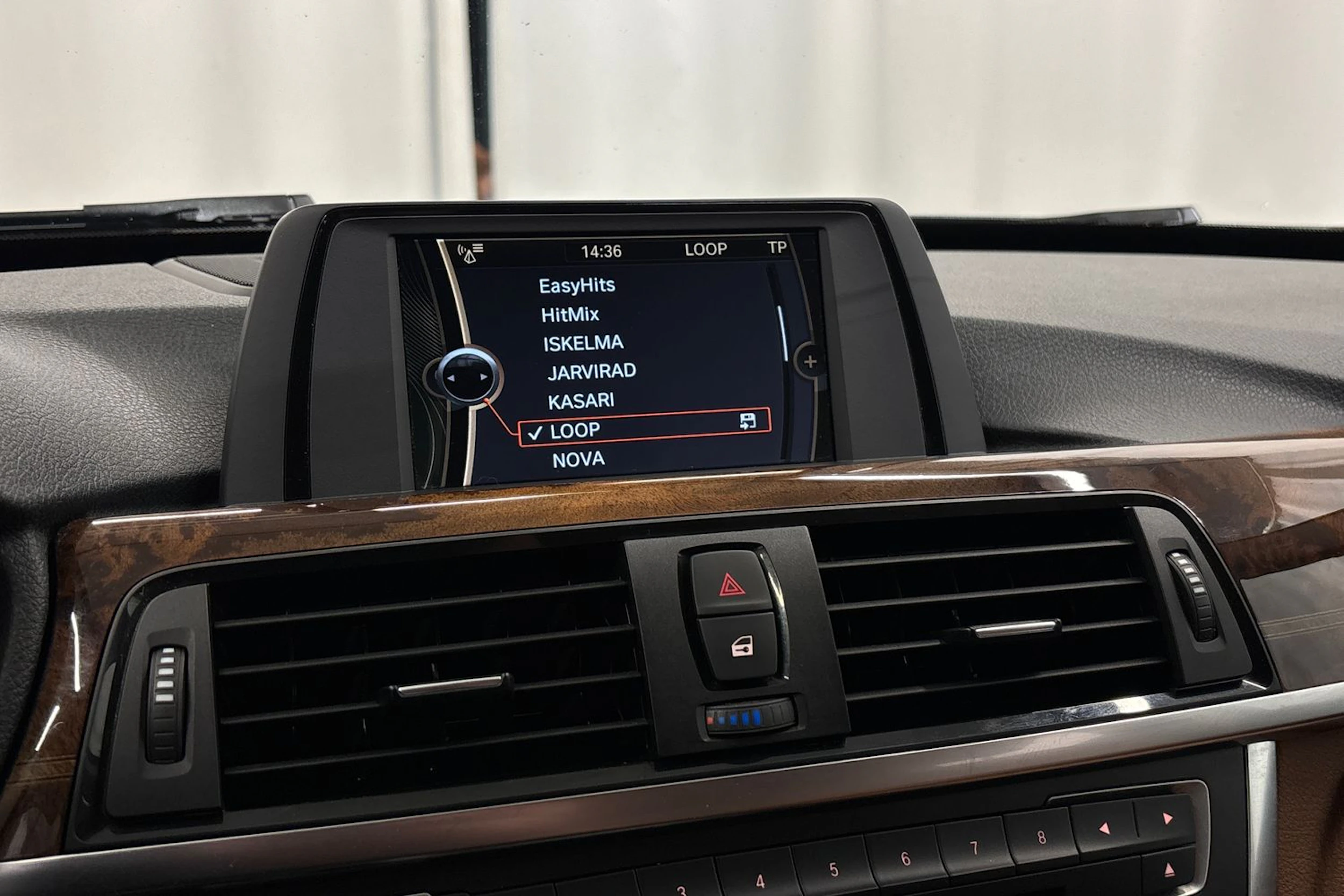 musta BMW 320 Gran Turismo 2014 kuva 13.