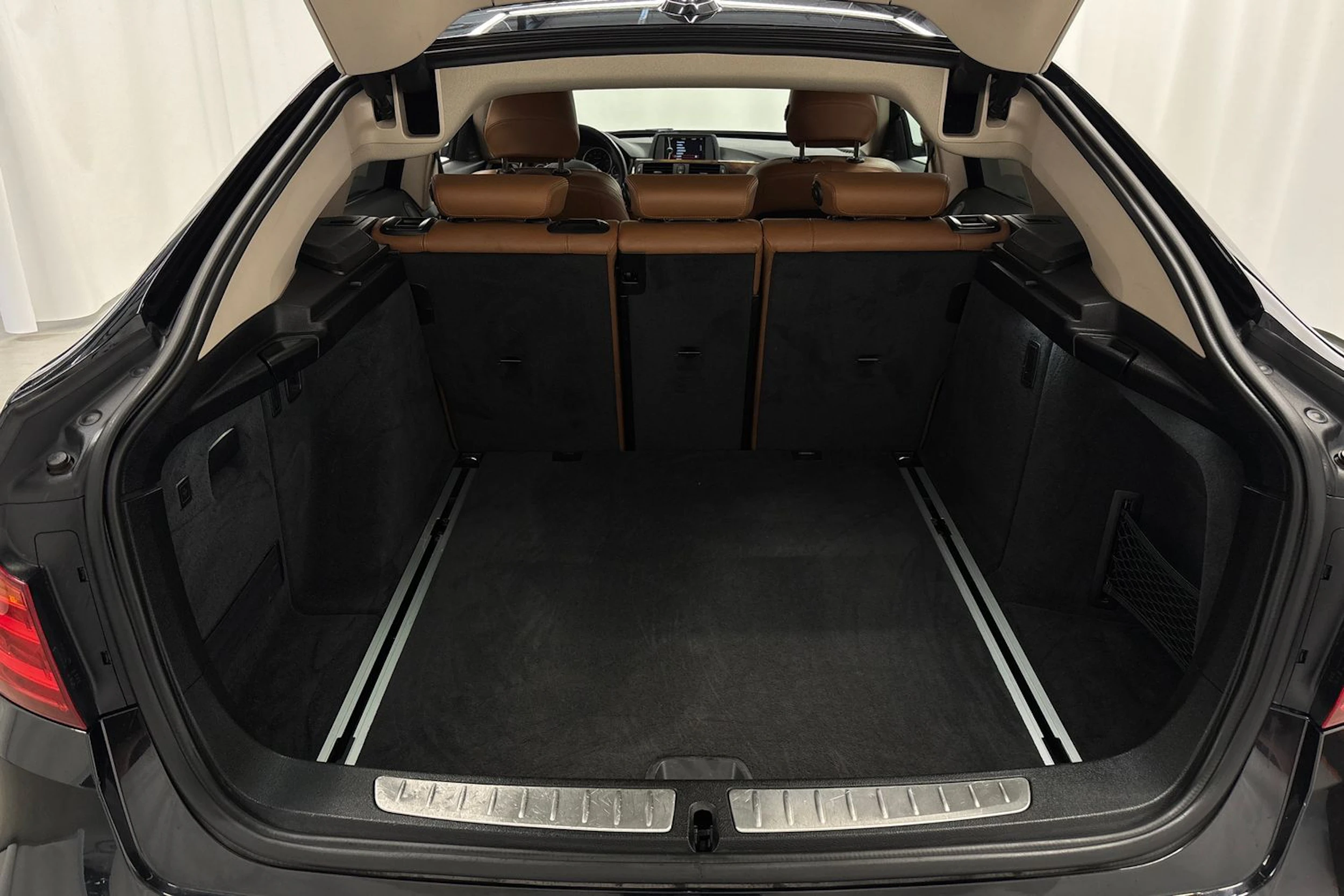 musta BMW 320 Gran Turismo 2014 kuva 17.