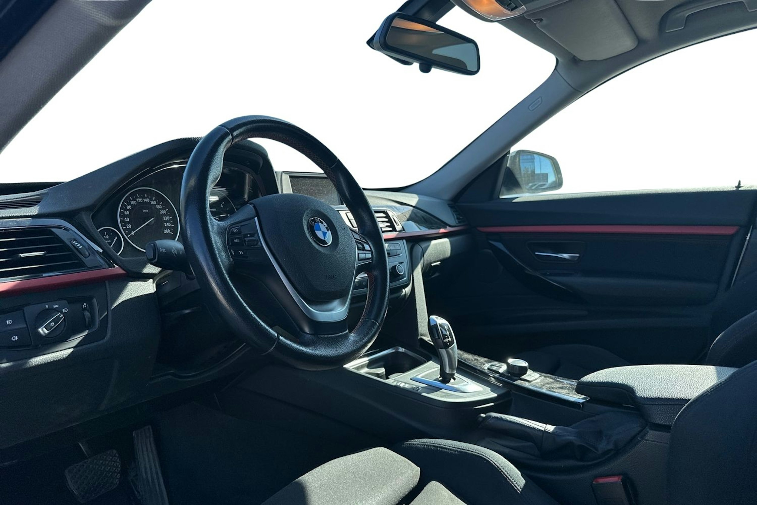 Valkoinen BMW 320 Gran Turismo 2014 kuva 3.