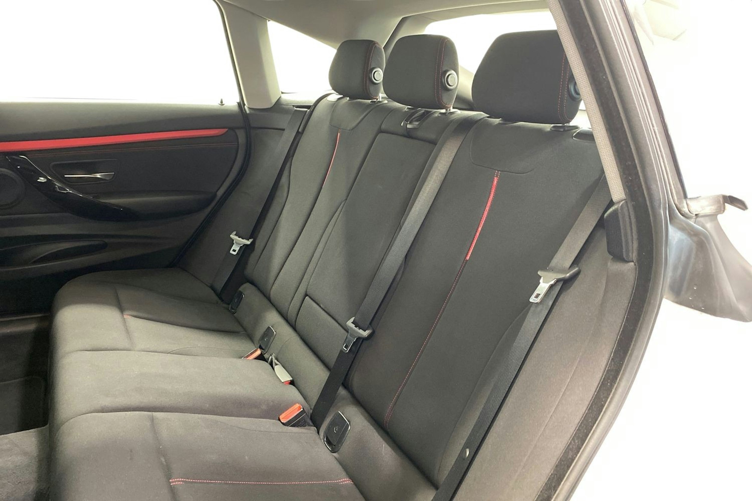 Valkoinen BMW 320 Gran Turismo 2014 kuva 7.