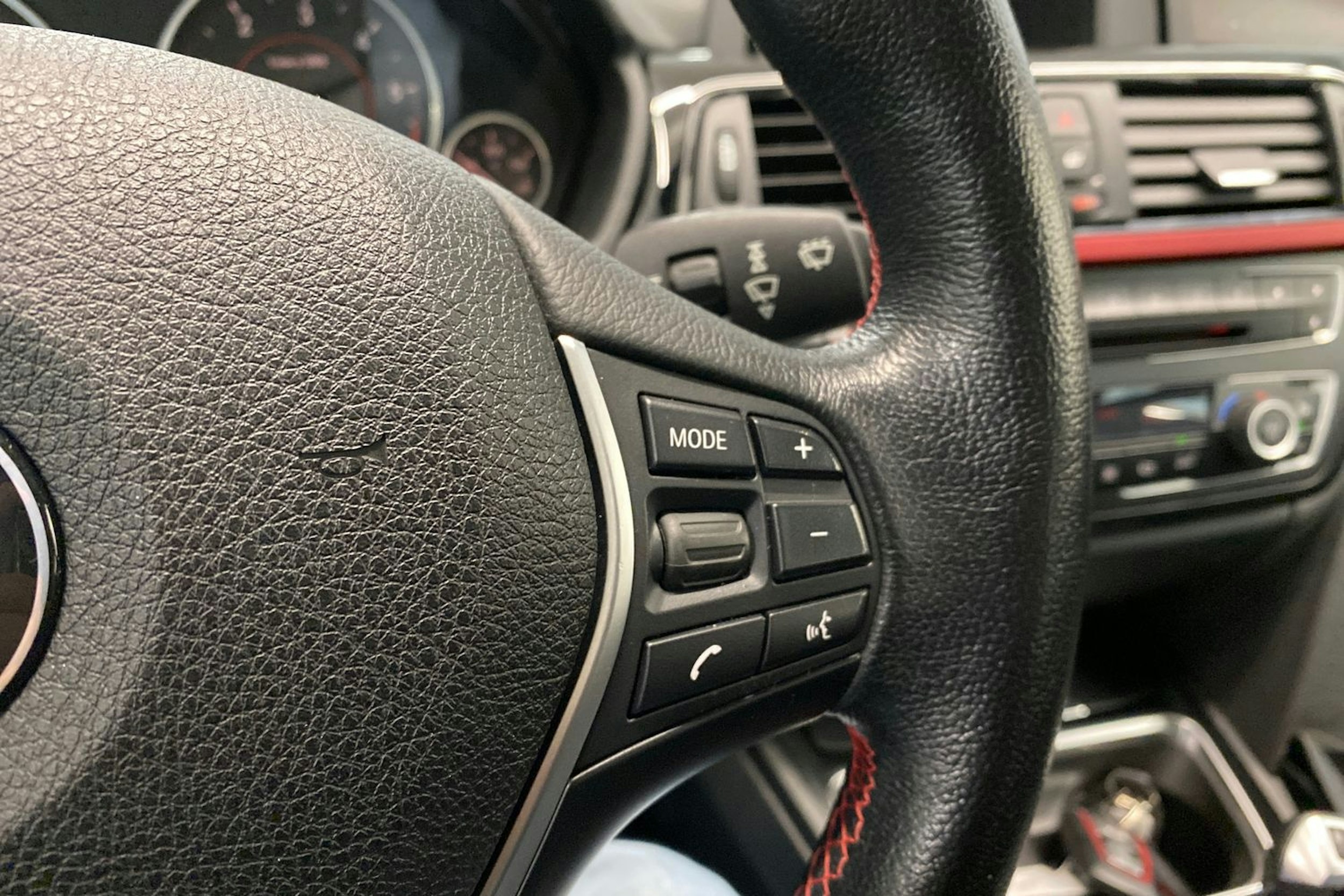 Valkoinen BMW 320 Gran Turismo 2014 kuva 12.