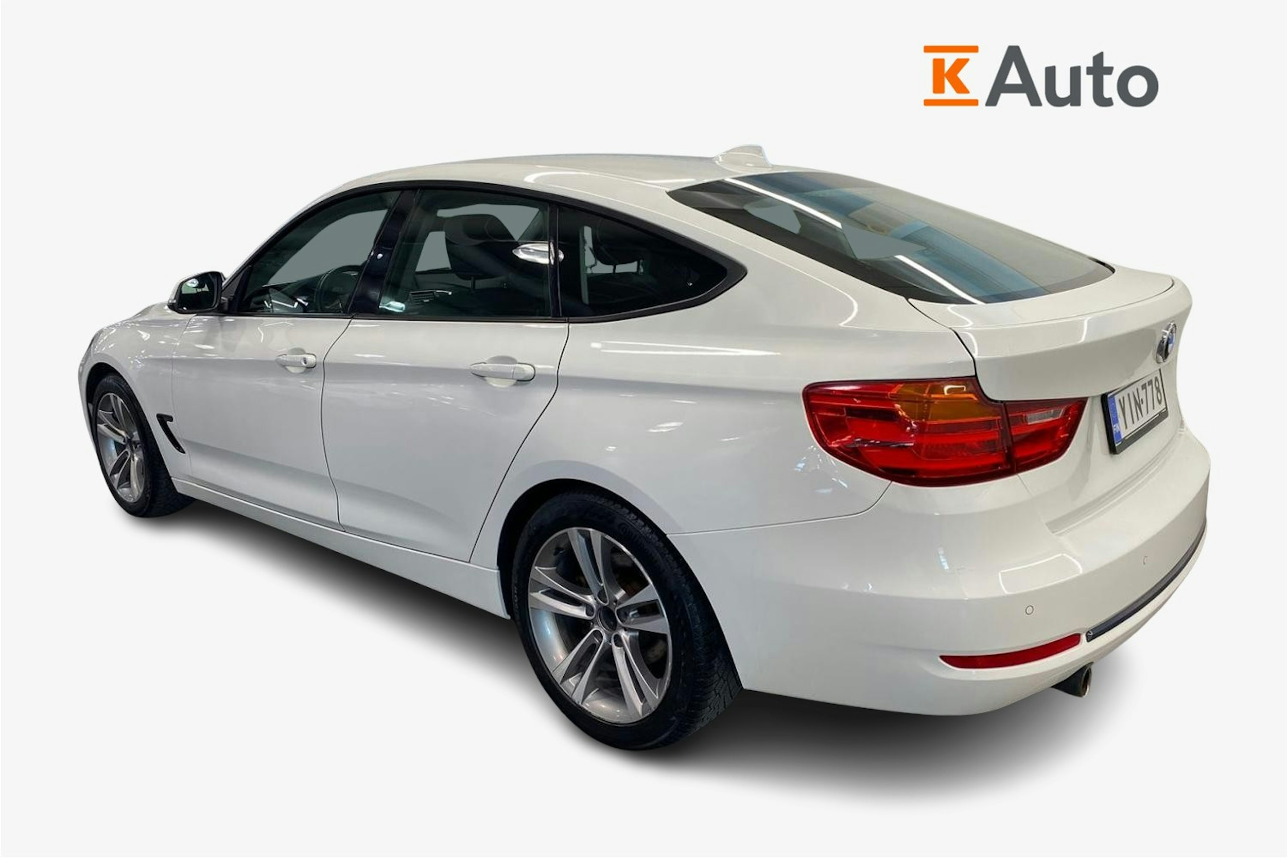 Valkoinen BMW 320 Gran Turismo 2014 kuva 17.