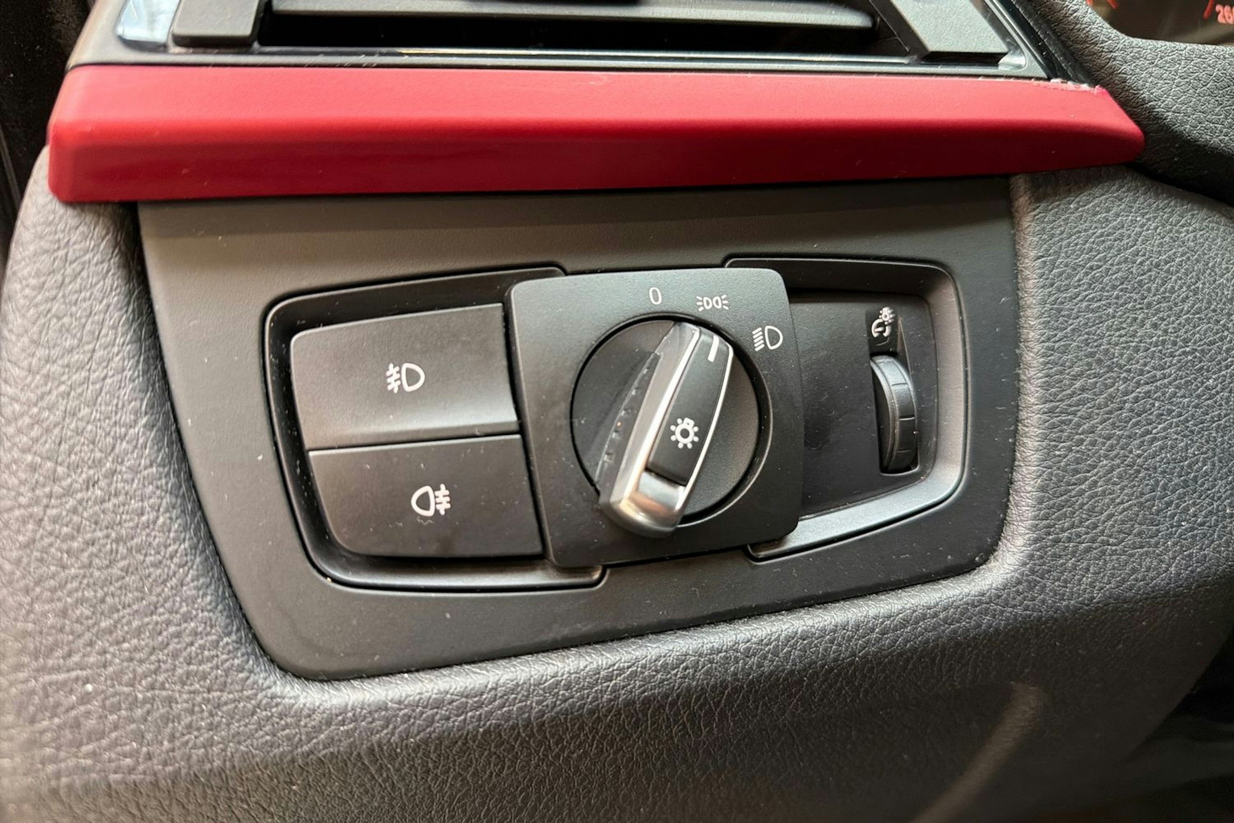 valkoinen BMW 320 Gran Turismo 2014 kuva 19.