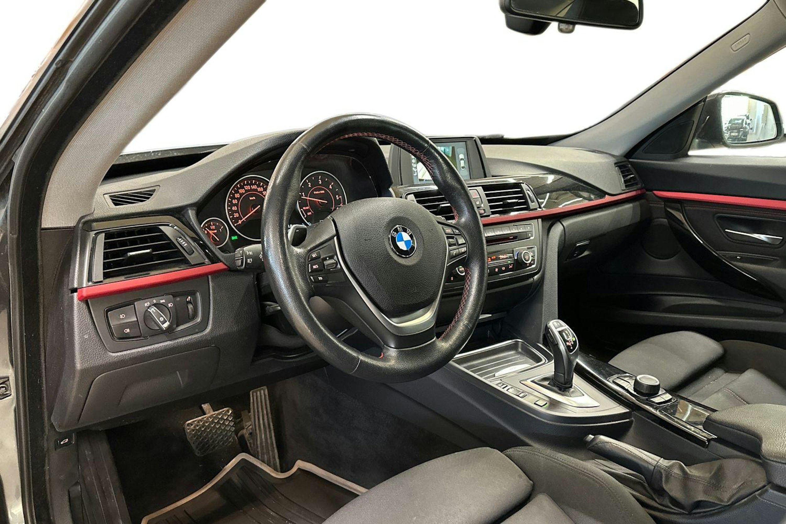 harmaa BMW 320 Gran Turismo 2015 kuva 3.