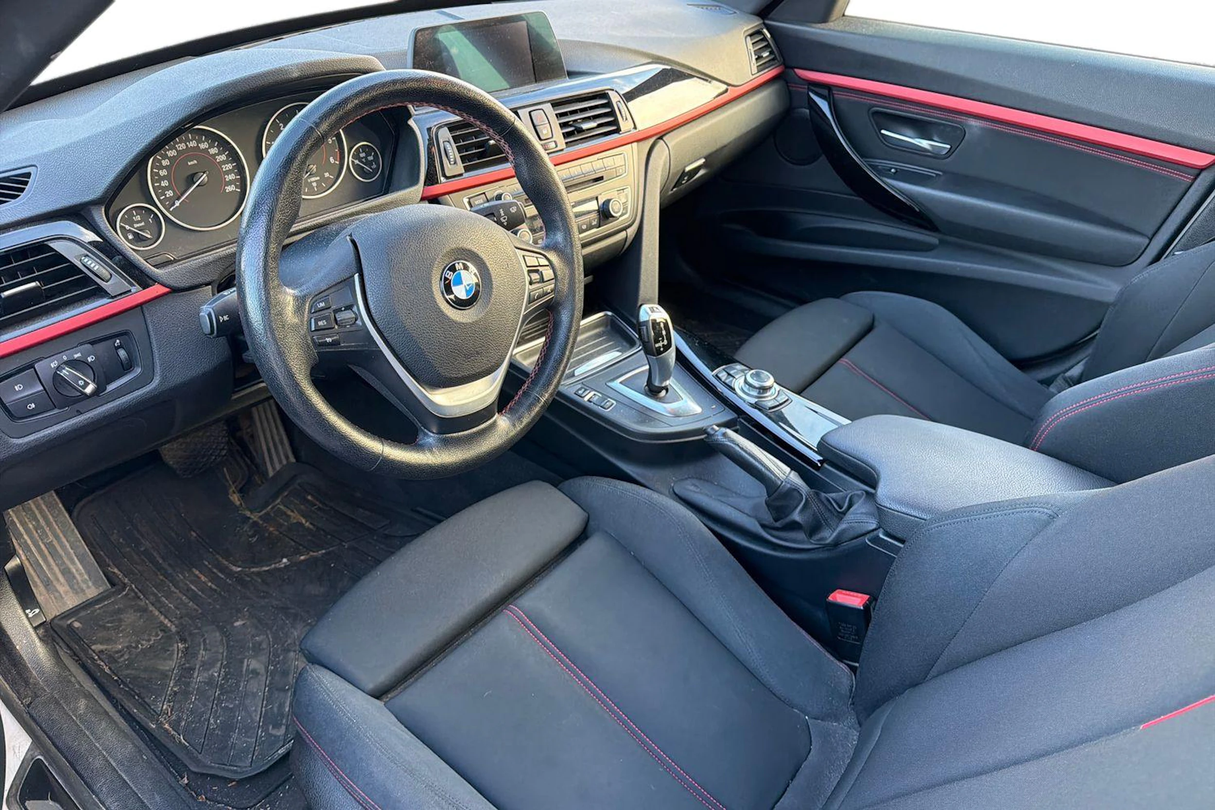 valkoinen BMW 320 Gran Turismo 2015 kuva 3.