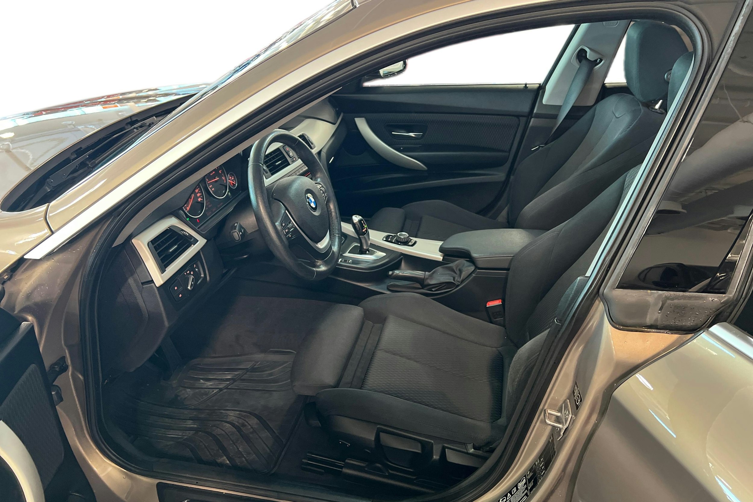 ruskea (beige) BMW 320 Gran Turismo 2015 kuva 7.