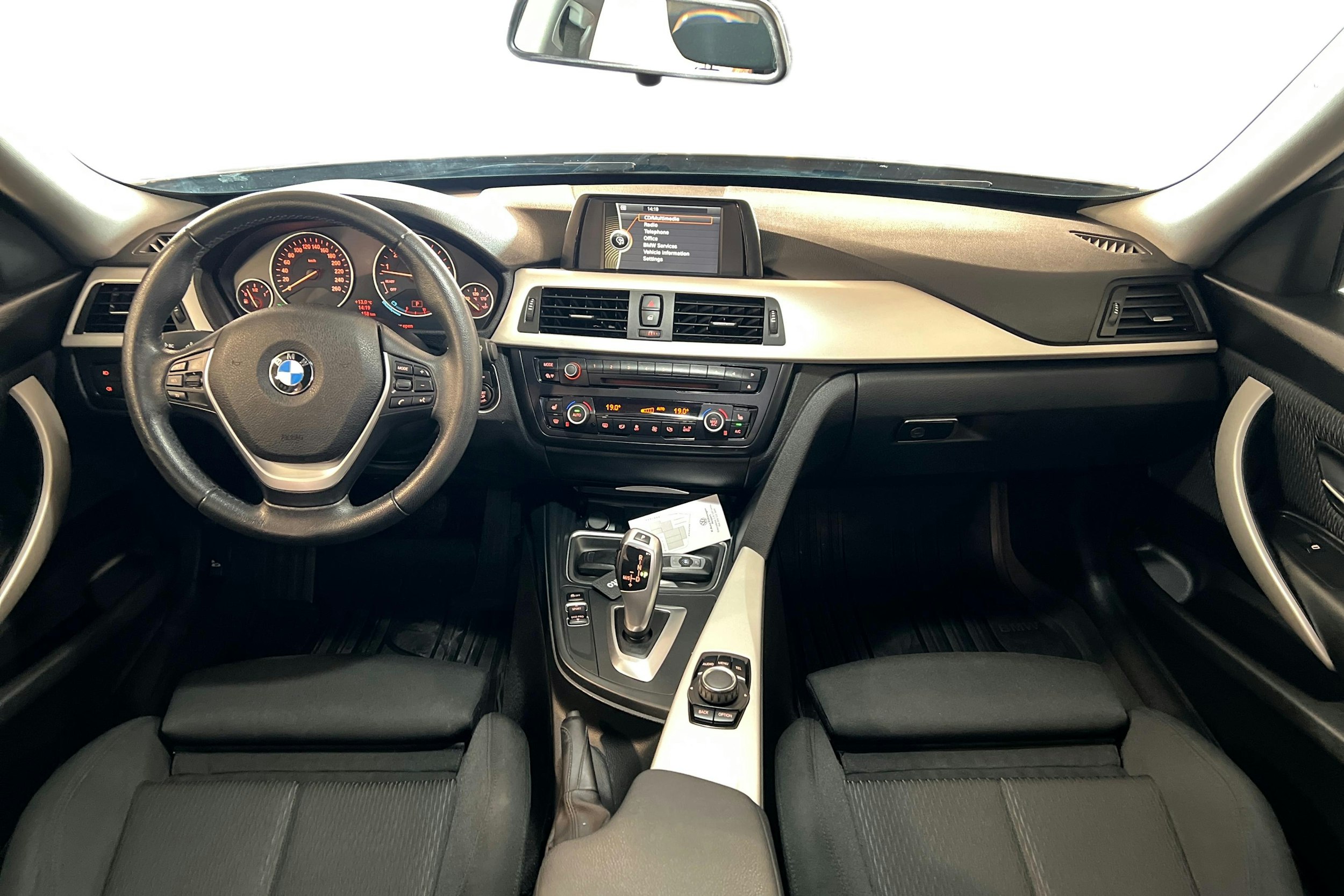 ruskea (beige) BMW 320 Gran Turismo 2015 kuva 9.