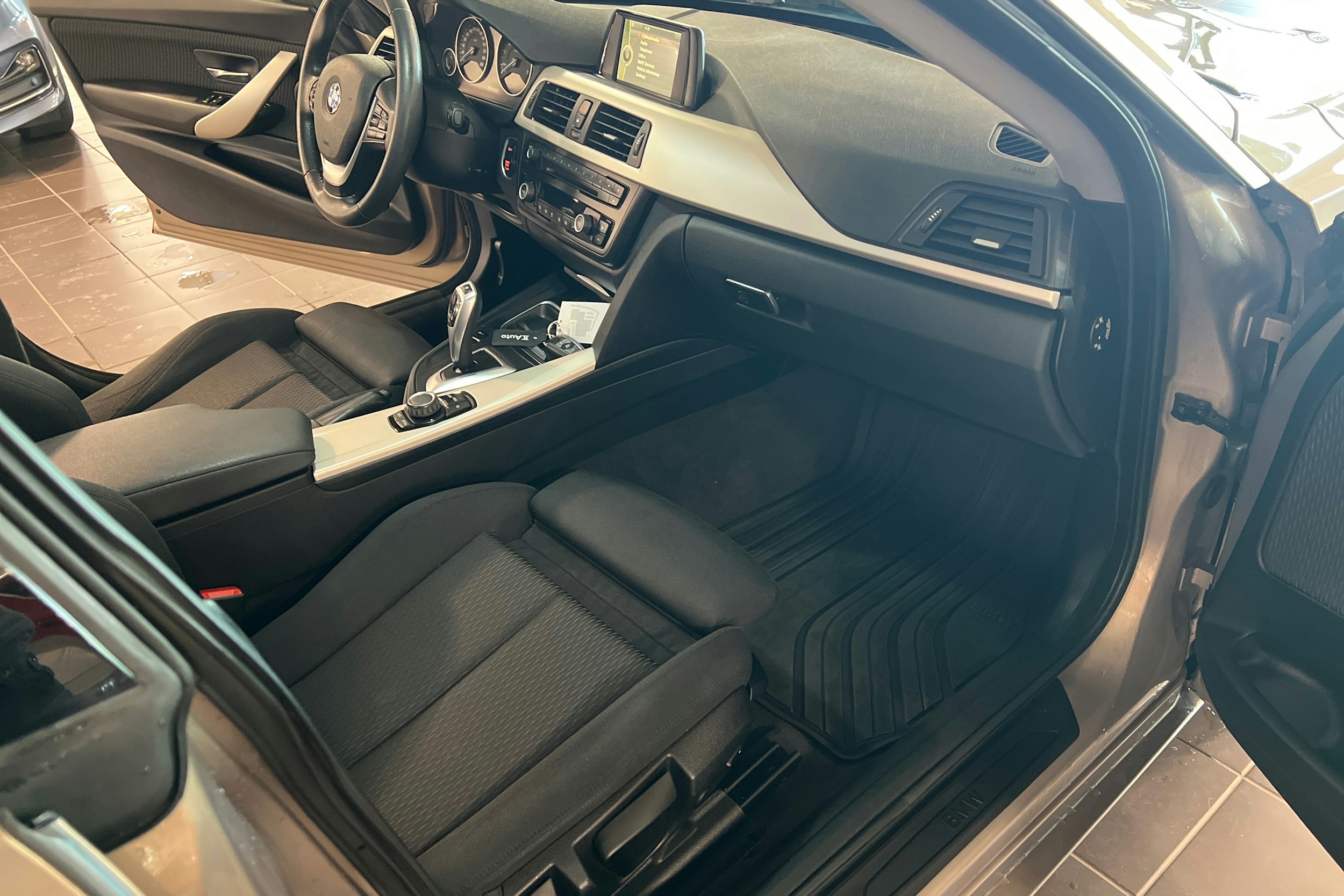 ruskea (beige) BMW 320 Gran Turismo 2015 kuva 17.