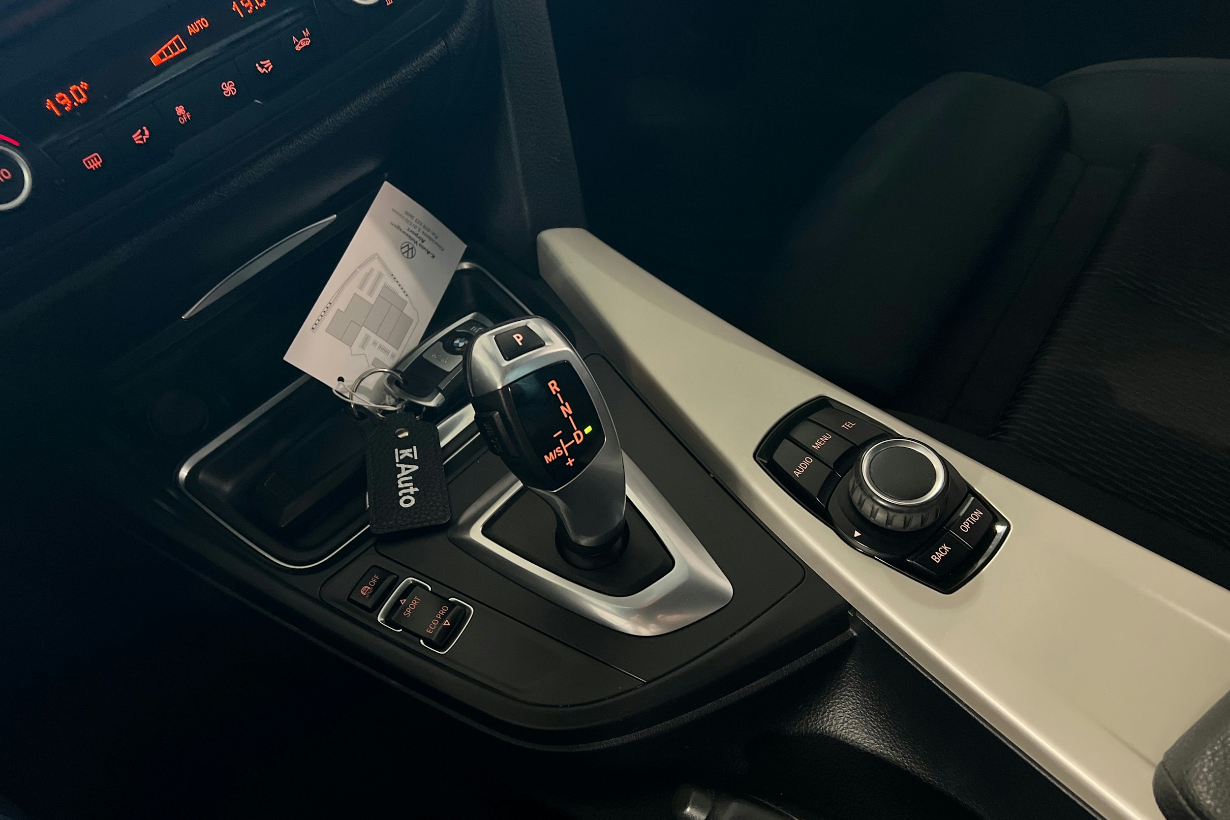 ruskea (beige) BMW 320 Gran Turismo 2015 kuva 25.