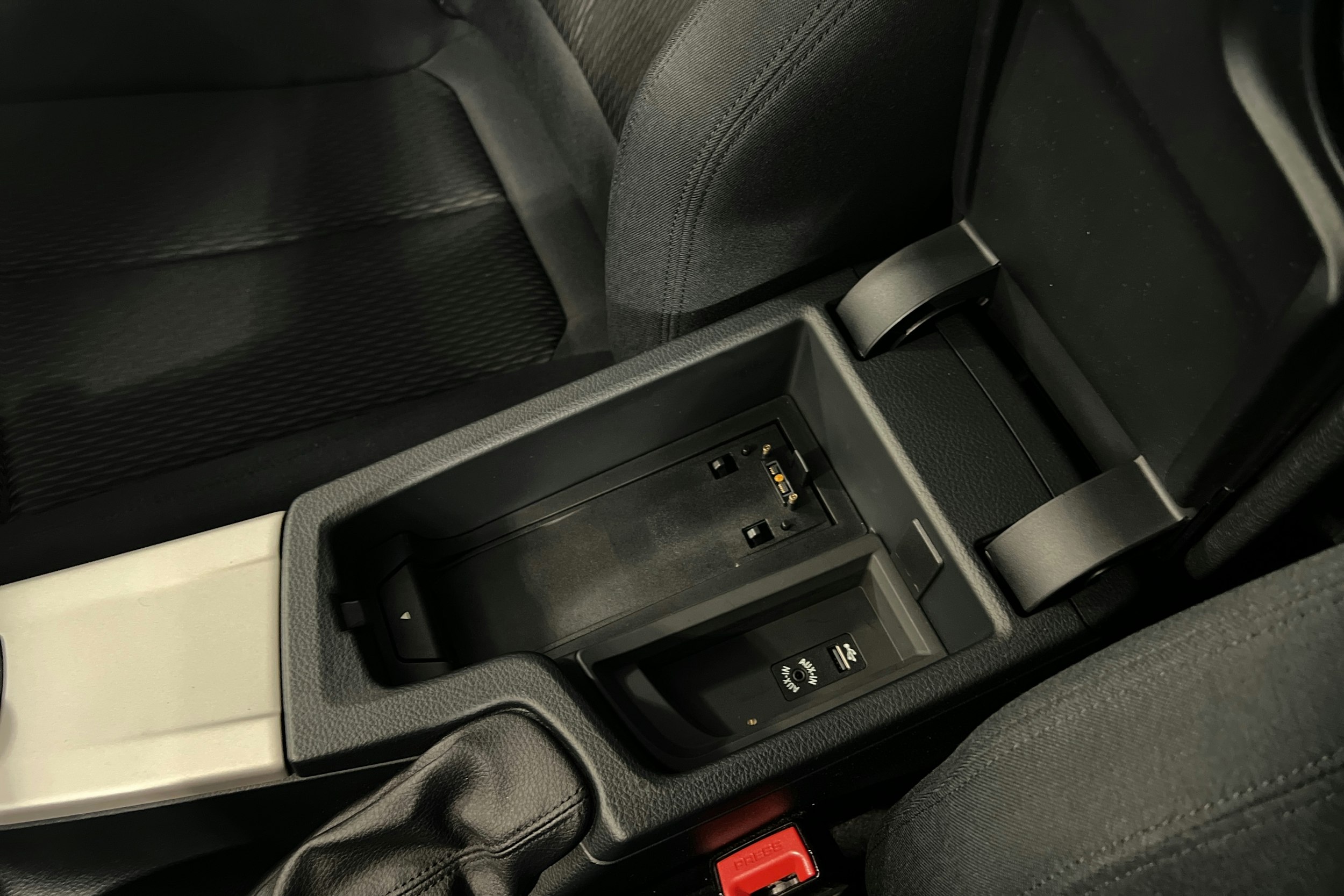 ruskea (beige) BMW 320 Gran Turismo 2015 kuva 26.