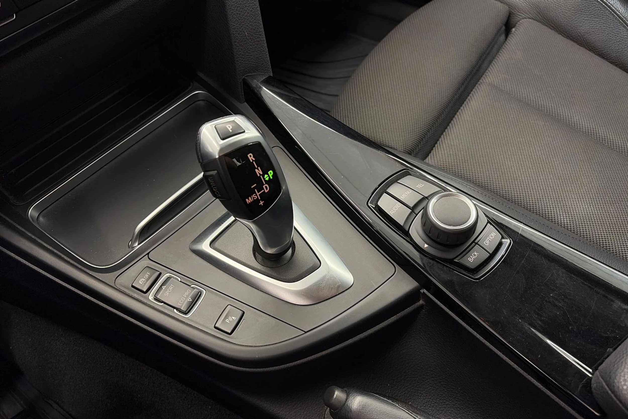Ruskea (beige) BMW 320 Gran Turismo 2016 kuva 27.