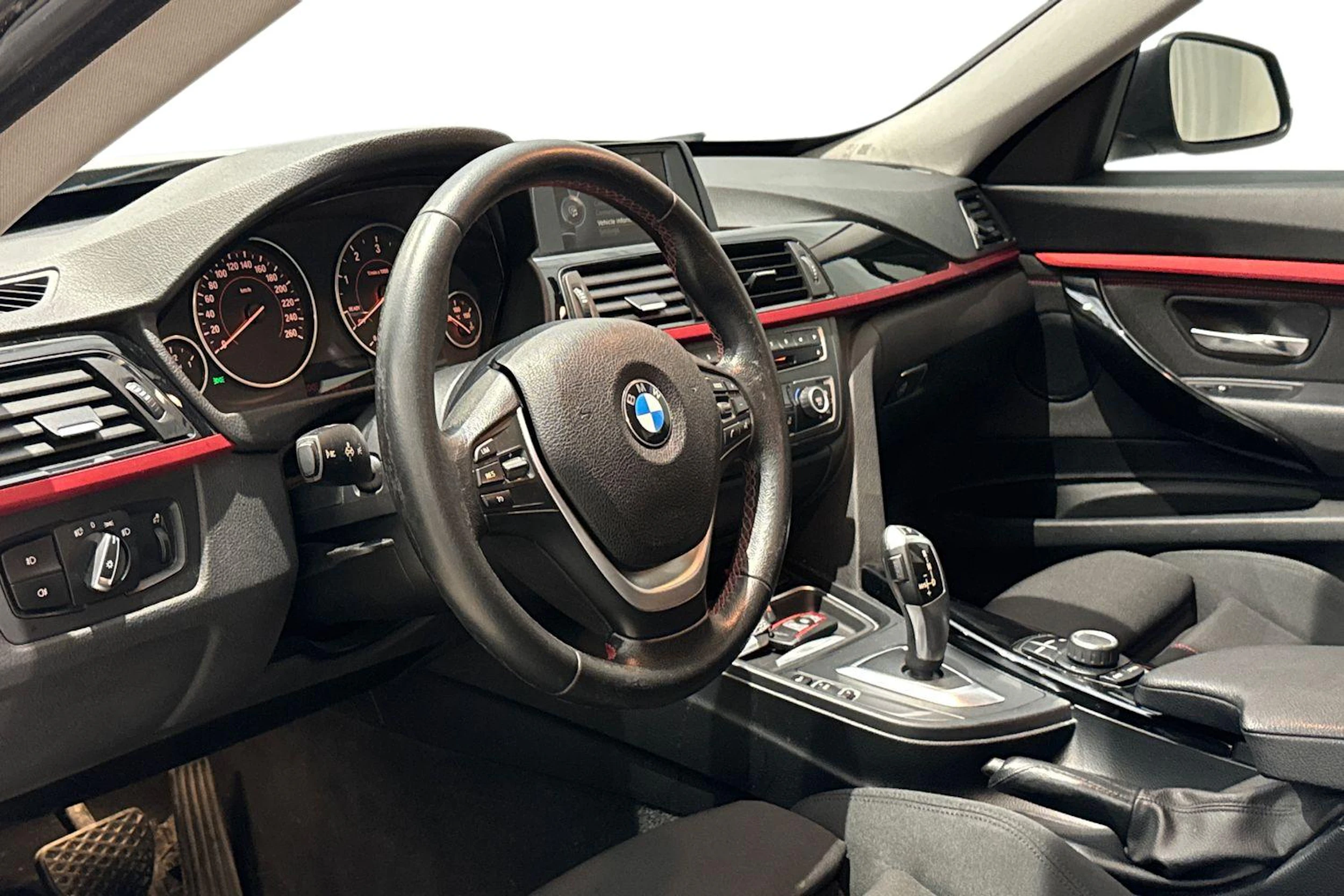 valkoinen BMW 320 Gran Turismo 2016 kuva 6.