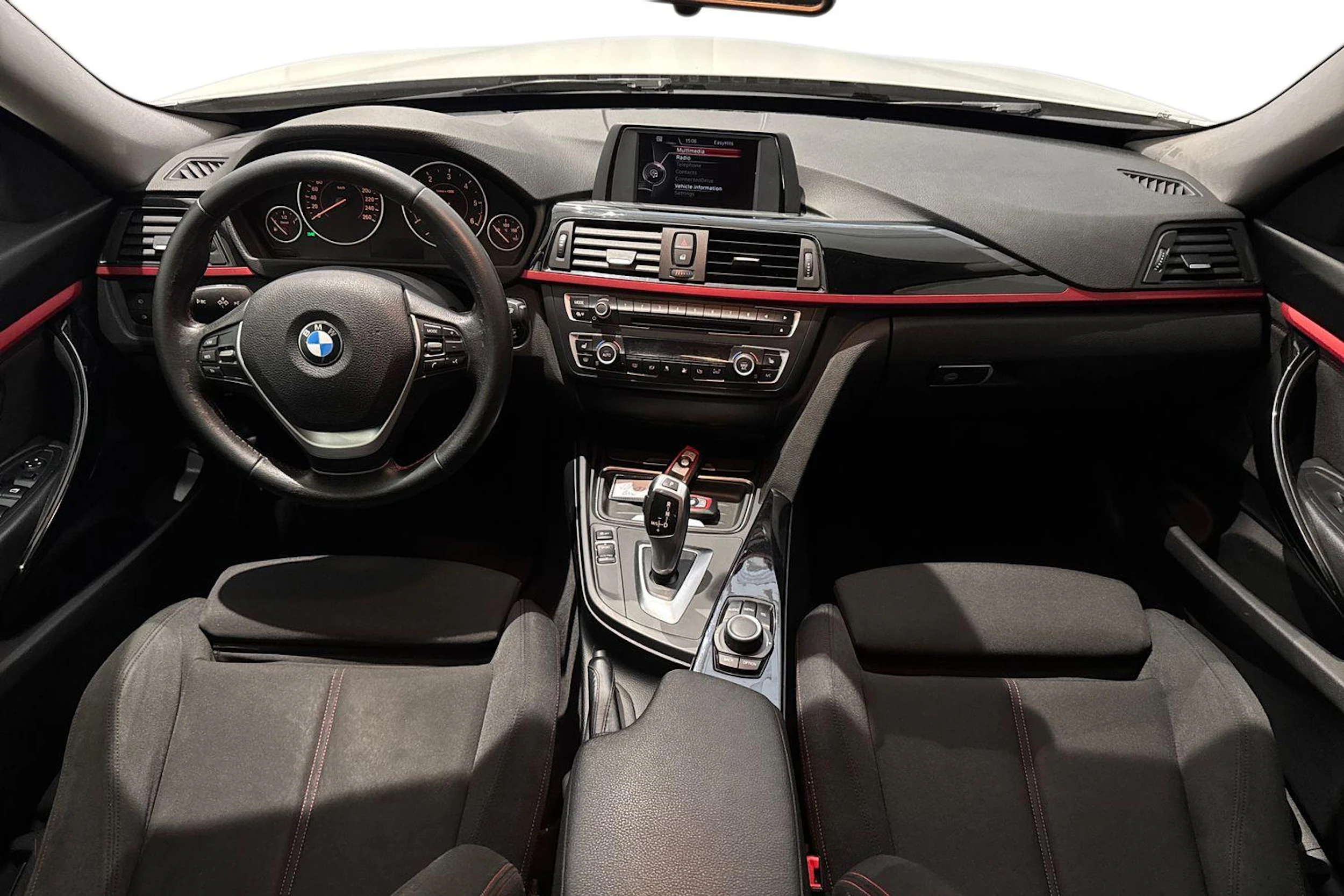 valkoinen BMW 320 Gran Turismo 2016 kuva 7.