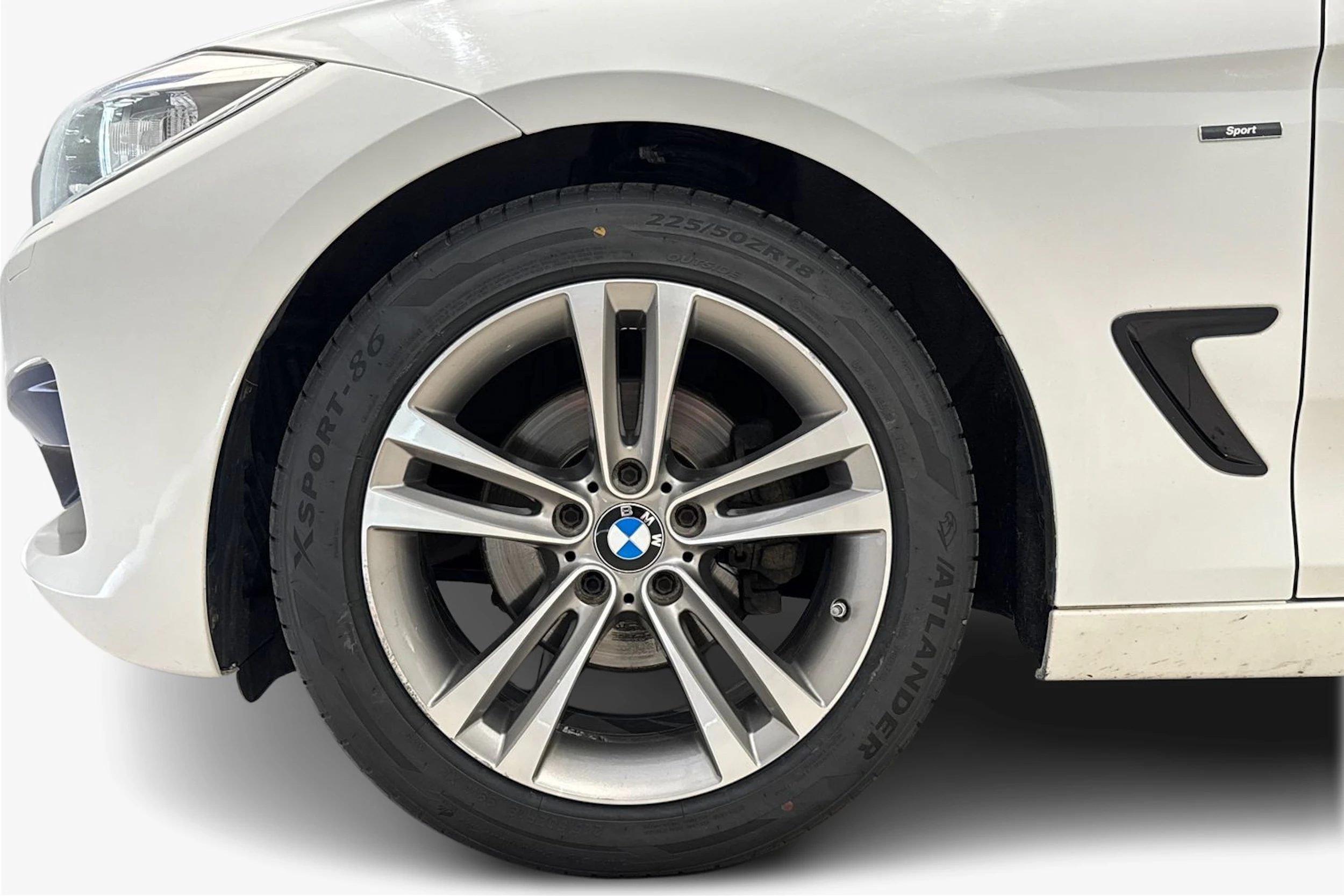 valkoinen BMW 320 Gran Turismo 2016 kuva 9.