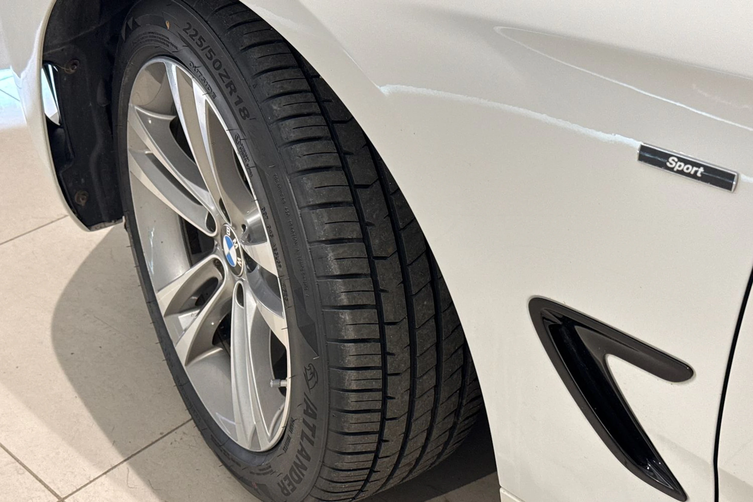 valkoinen BMW 320 Gran Turismo 2016 kuva 10.