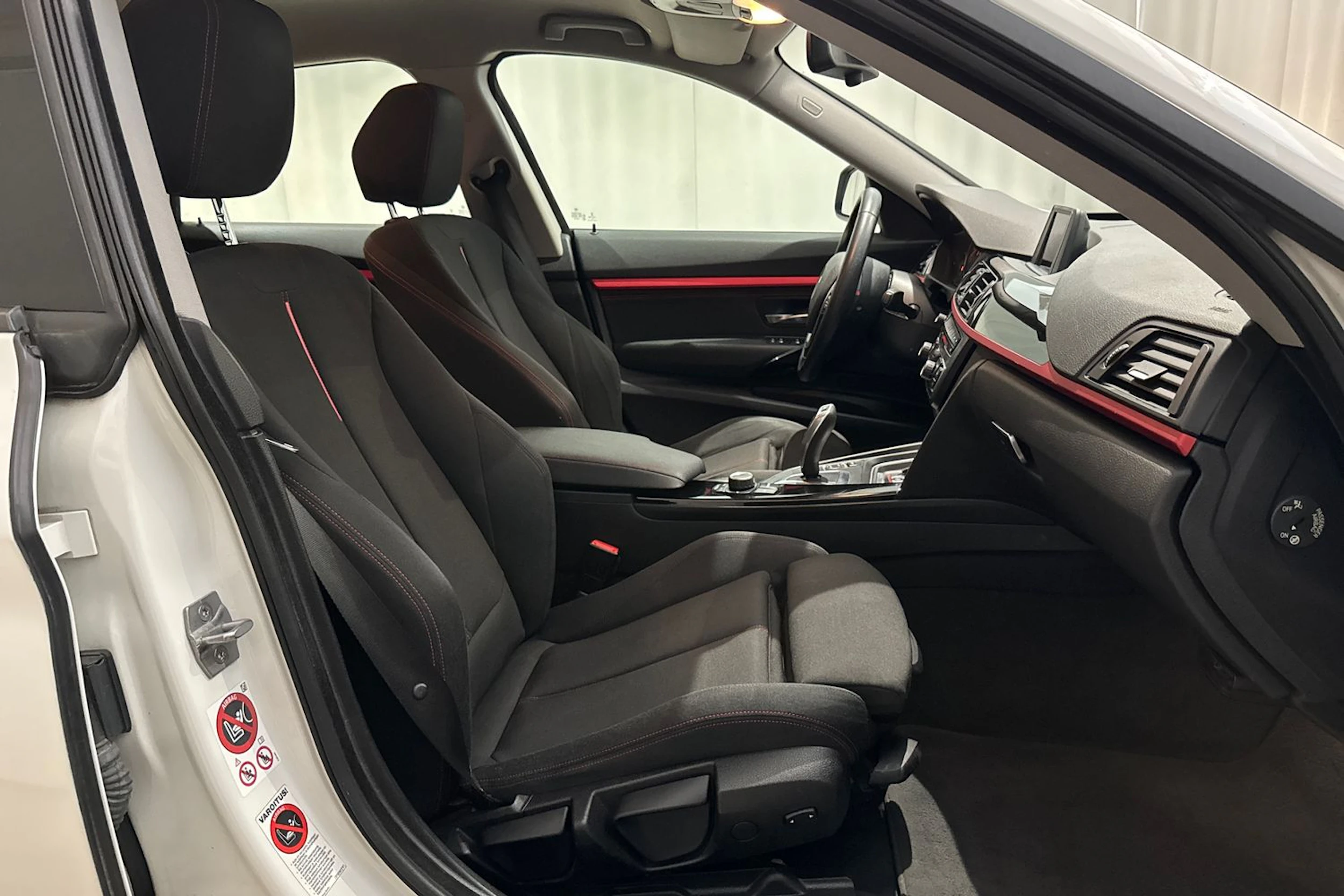 valkoinen BMW 320 Gran Turismo 2016 kuva 15.