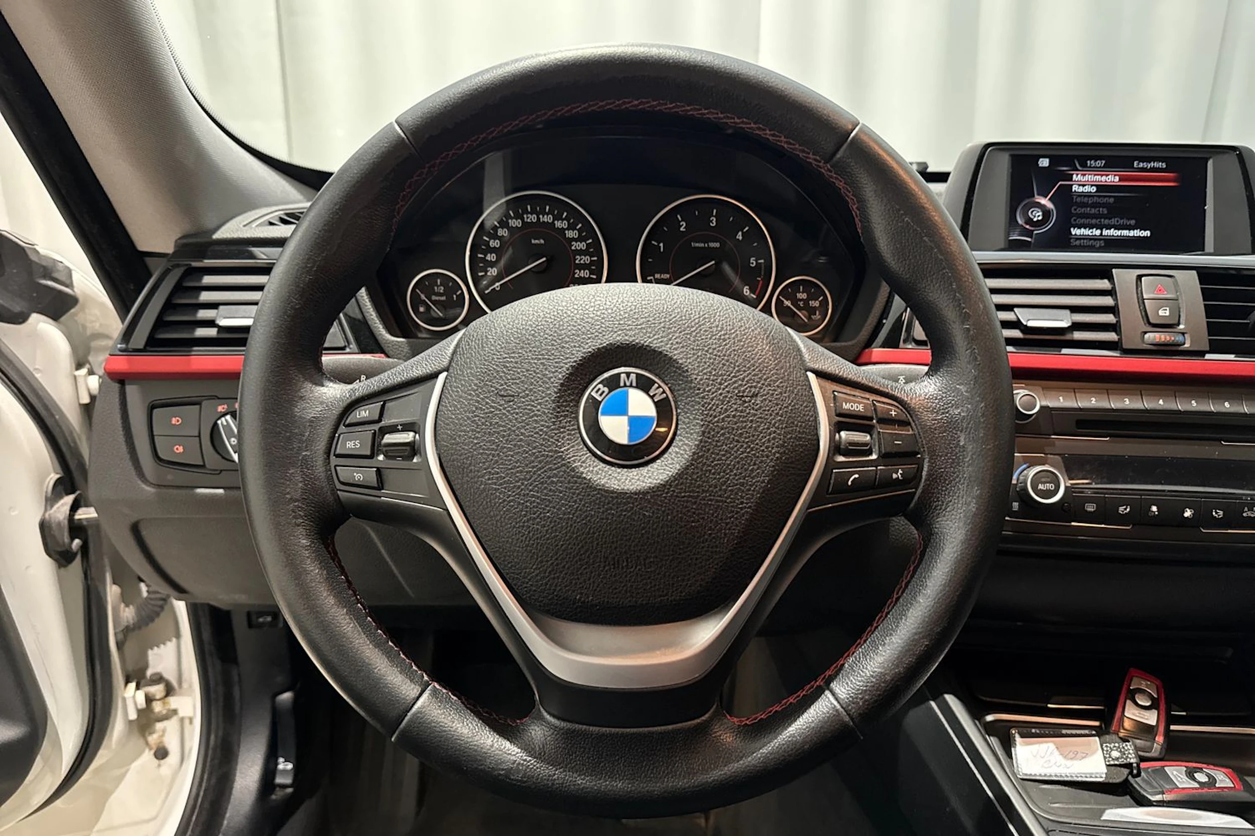 valkoinen BMW 320 Gran Turismo 2016 kuva 16.