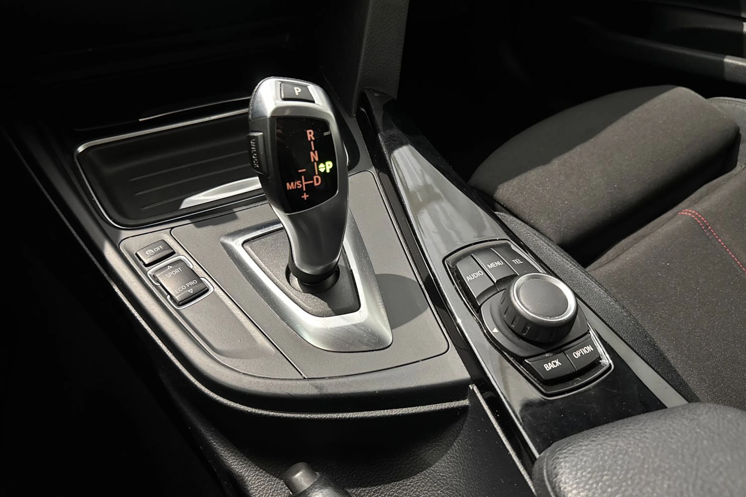 valkoinen BMW 320 Gran Turismo 2016 kuva 21.