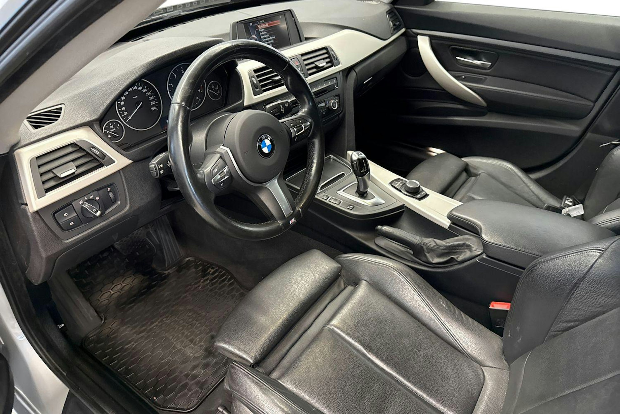 hopea BMW 320 Gran Turismo 2016 kuva 7.