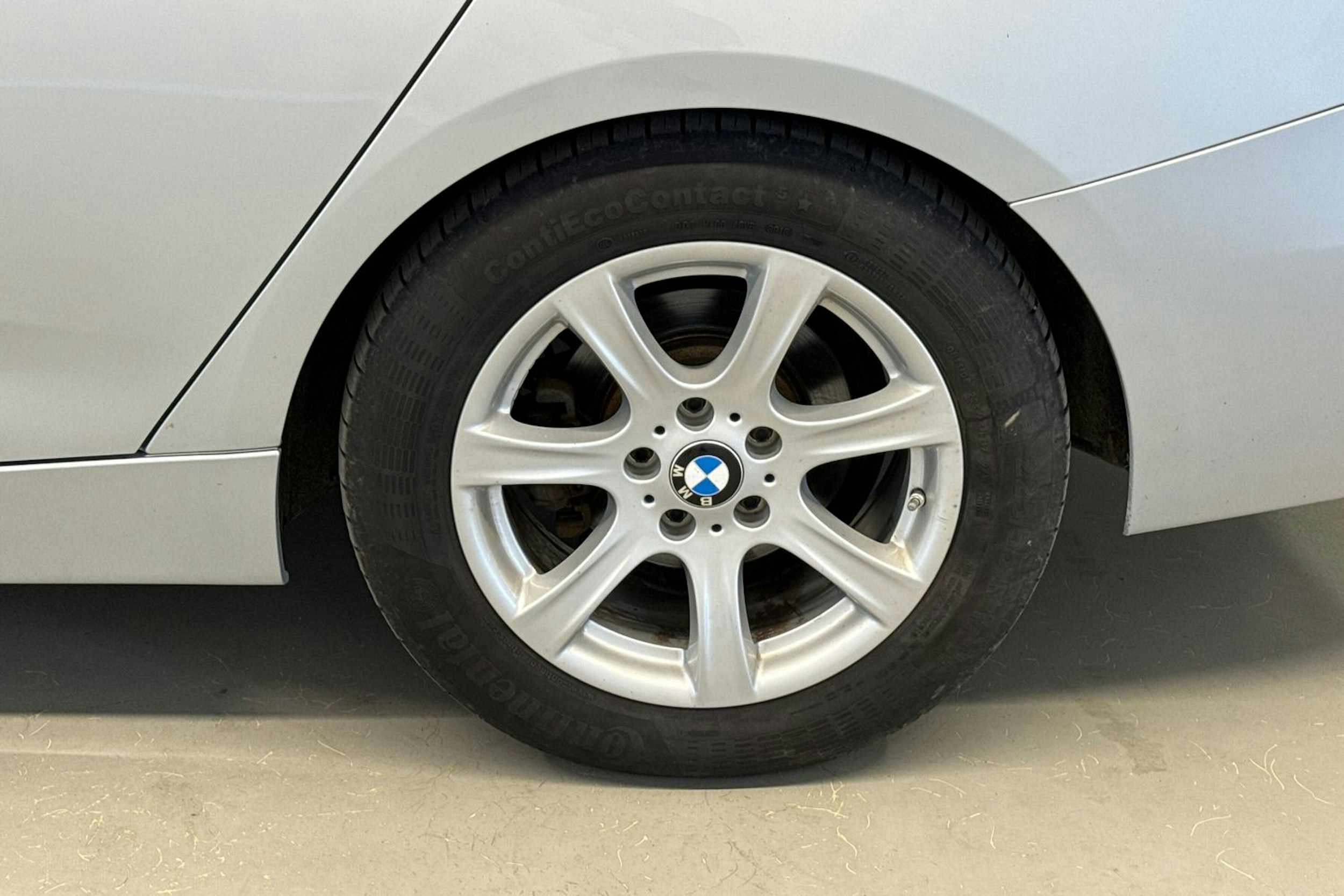 hopea BMW 320 Gran Turismo 2016 kuva 13.
