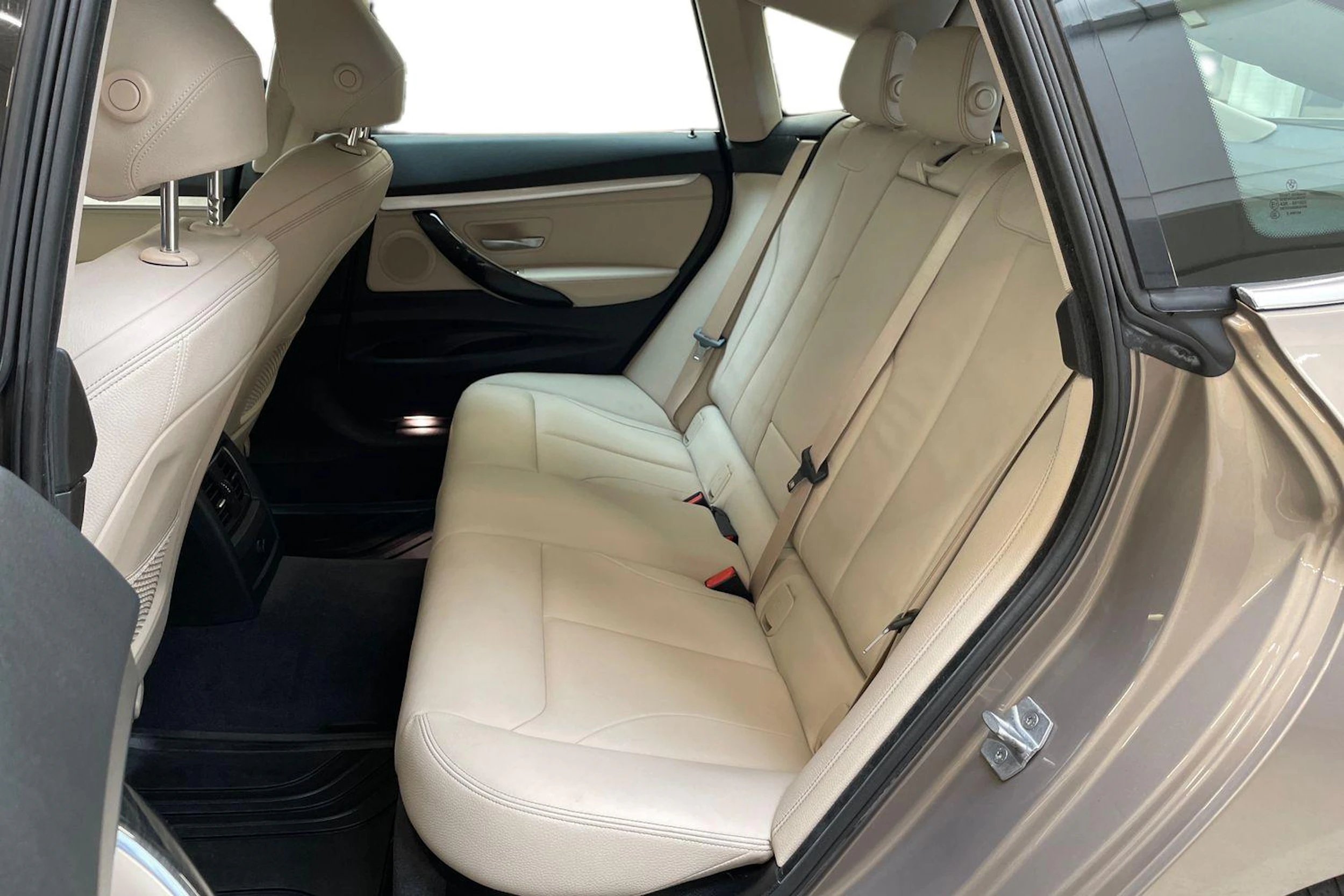 ruskea (beige) BMW 320 Gran Turismo 2017 kuva 8.