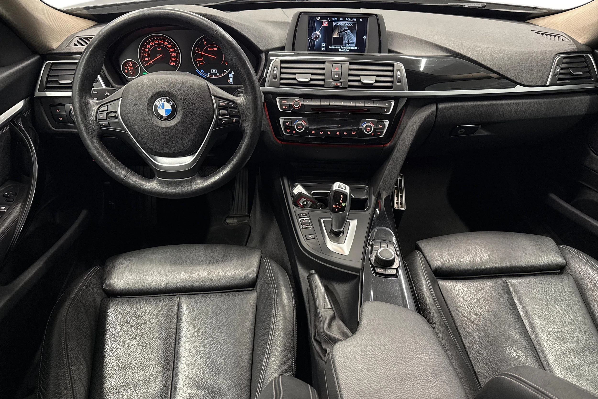 sininen BMW 320 Gran Turismo 2017 kuva 9.