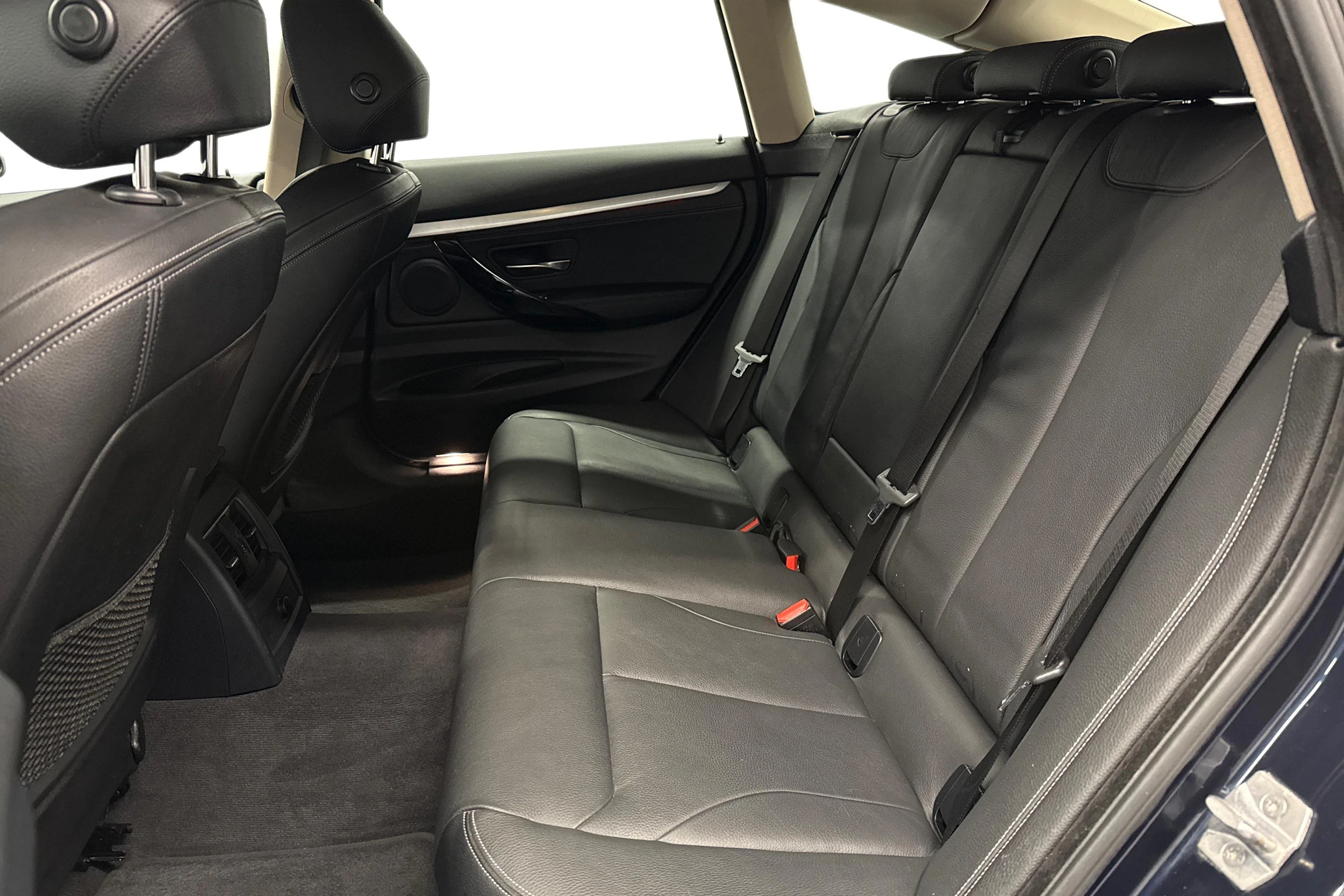 sininen BMW 320 Gran Turismo 2017 kuva 11.