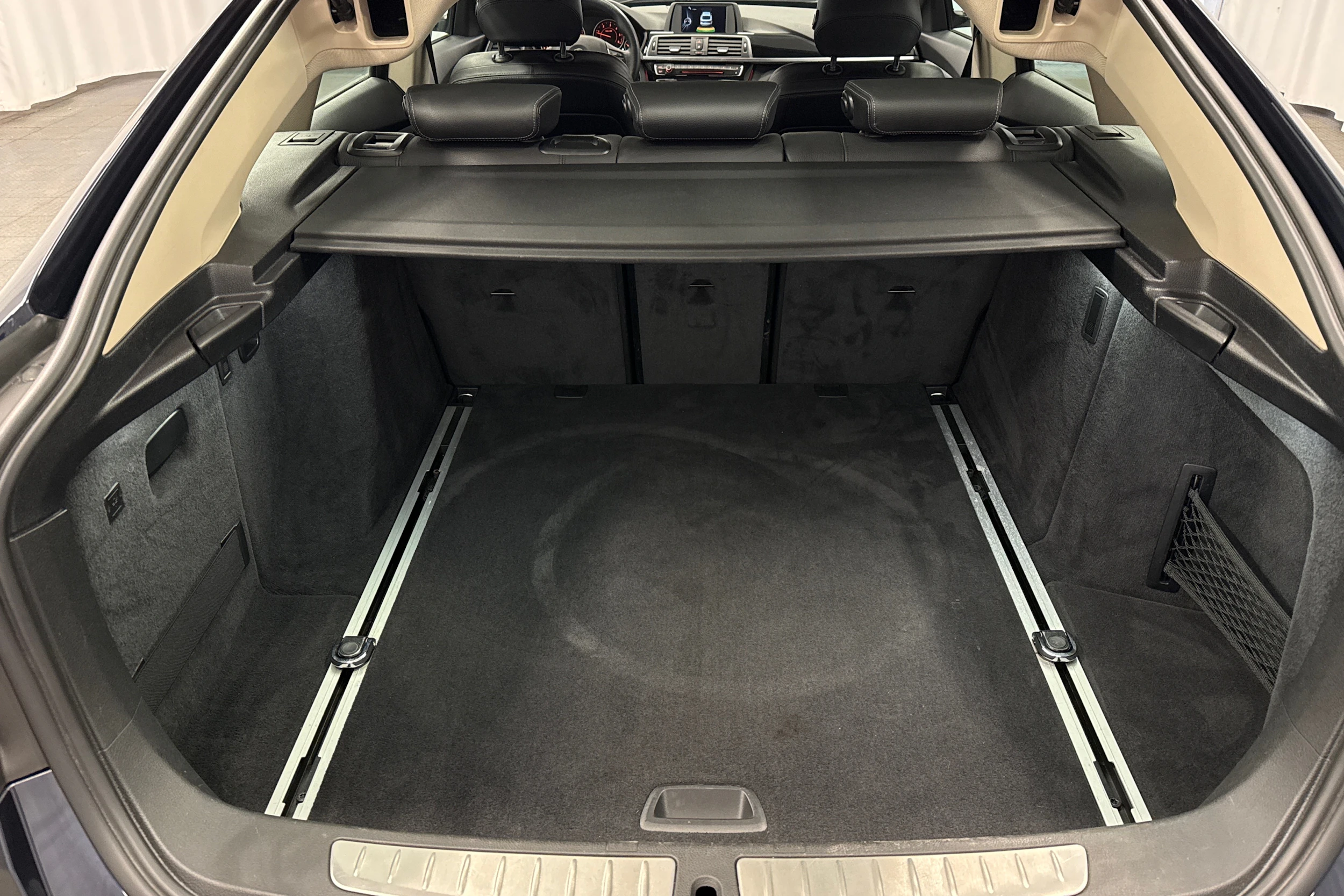 sininen BMW 320 Gran Turismo 2017 kuva 27.