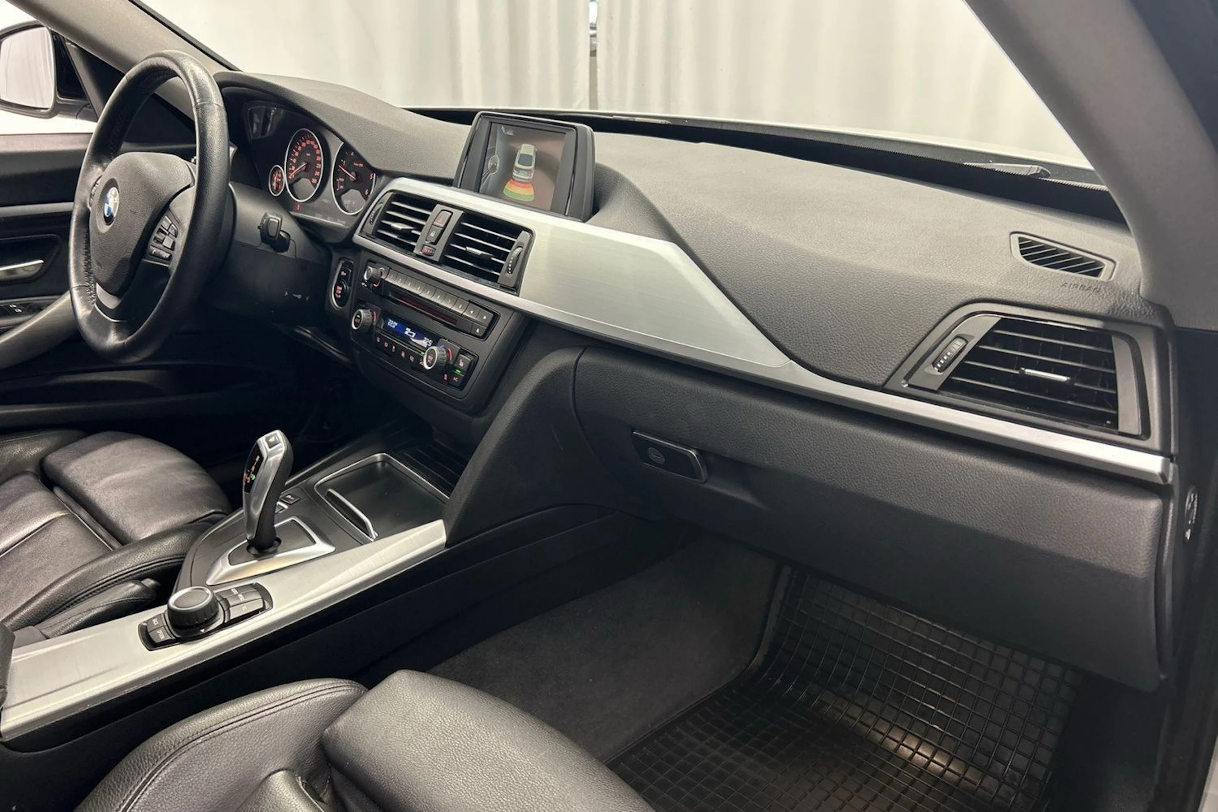 hopea BMW 320 Gran Turismo 2017 kuva 11.