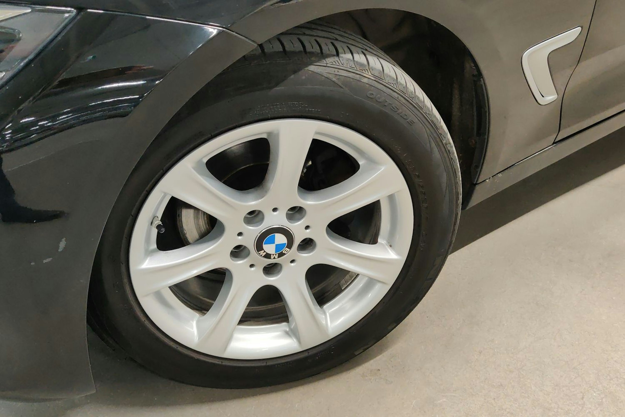 musta BMW 320 Gran Turismo 2017 kuva 10.