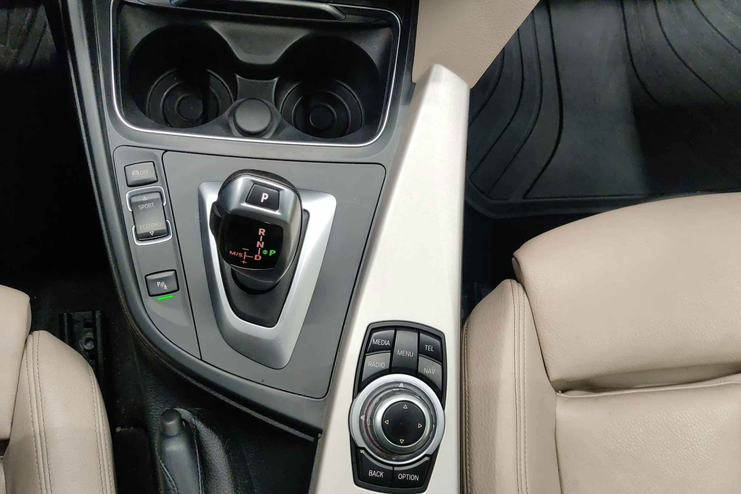 musta BMW 320 Gran Turismo 2017 kuva 15.