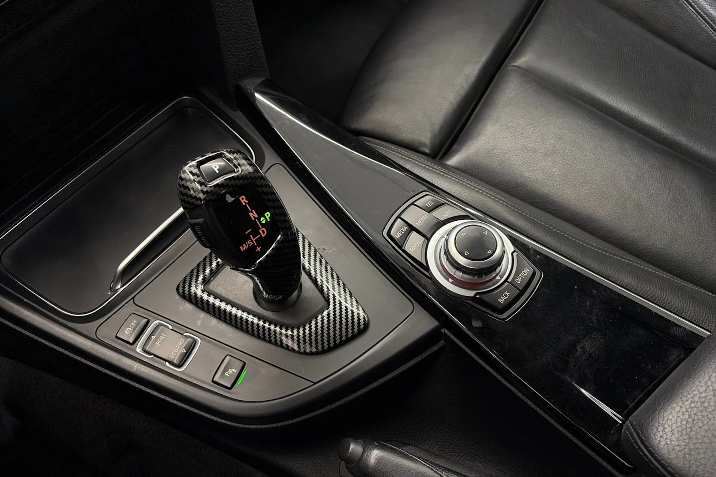 musta BMW 320 Gran Turismo 2017 kuva 27.