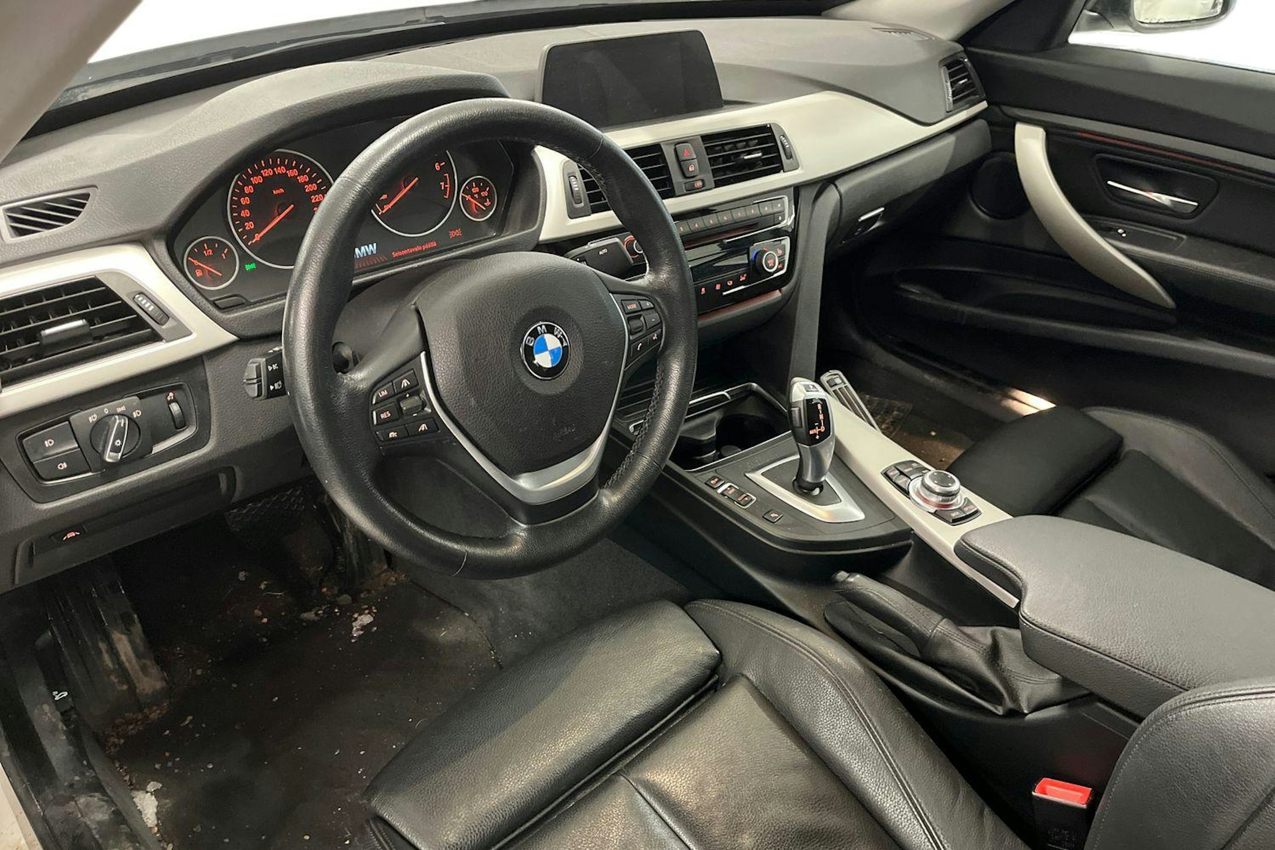 valkoinen BMW 320 Gran Turismo 2017 kuva 3.