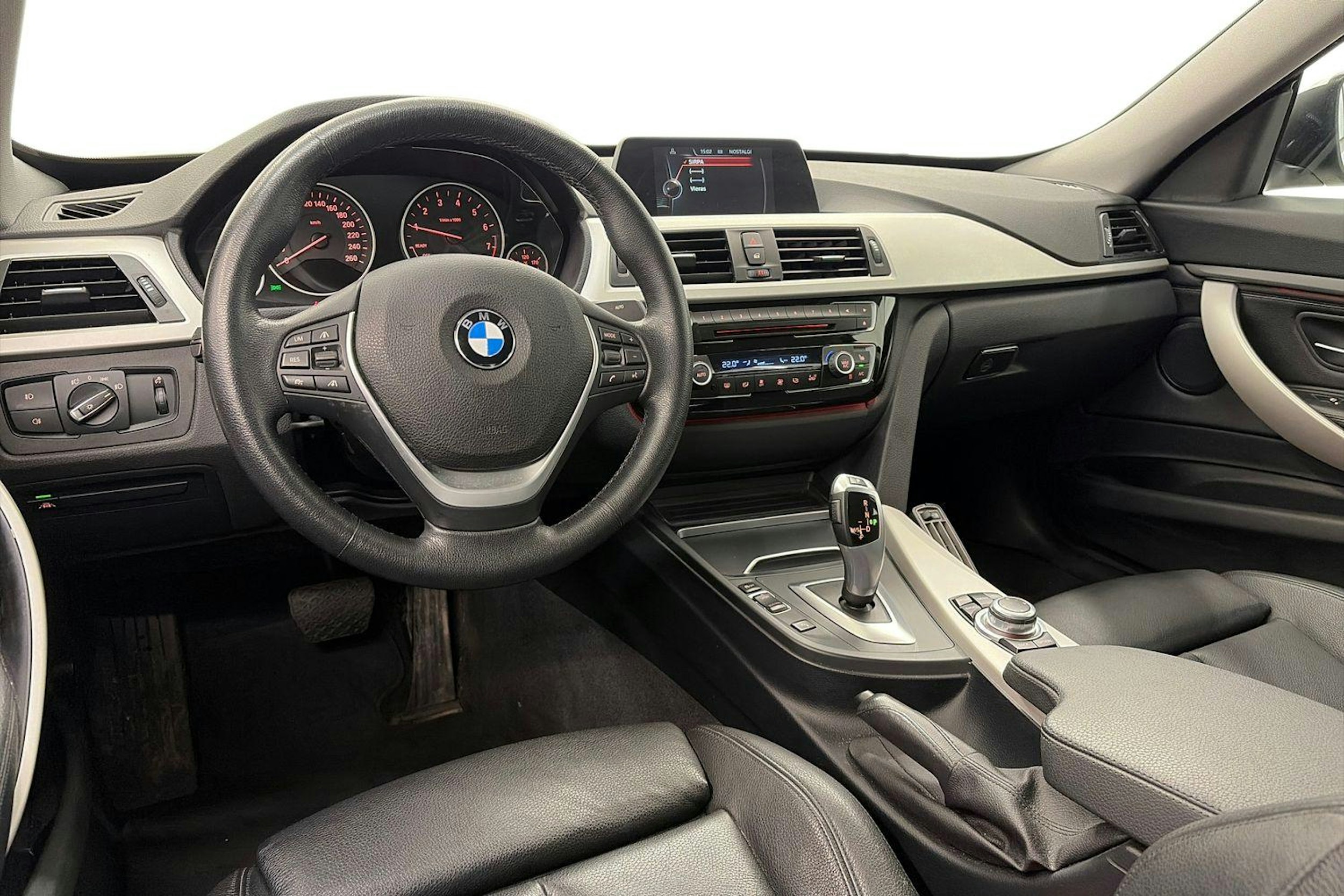 valkoinen BMW 320 Gran Turismo 2017 kuva 7.