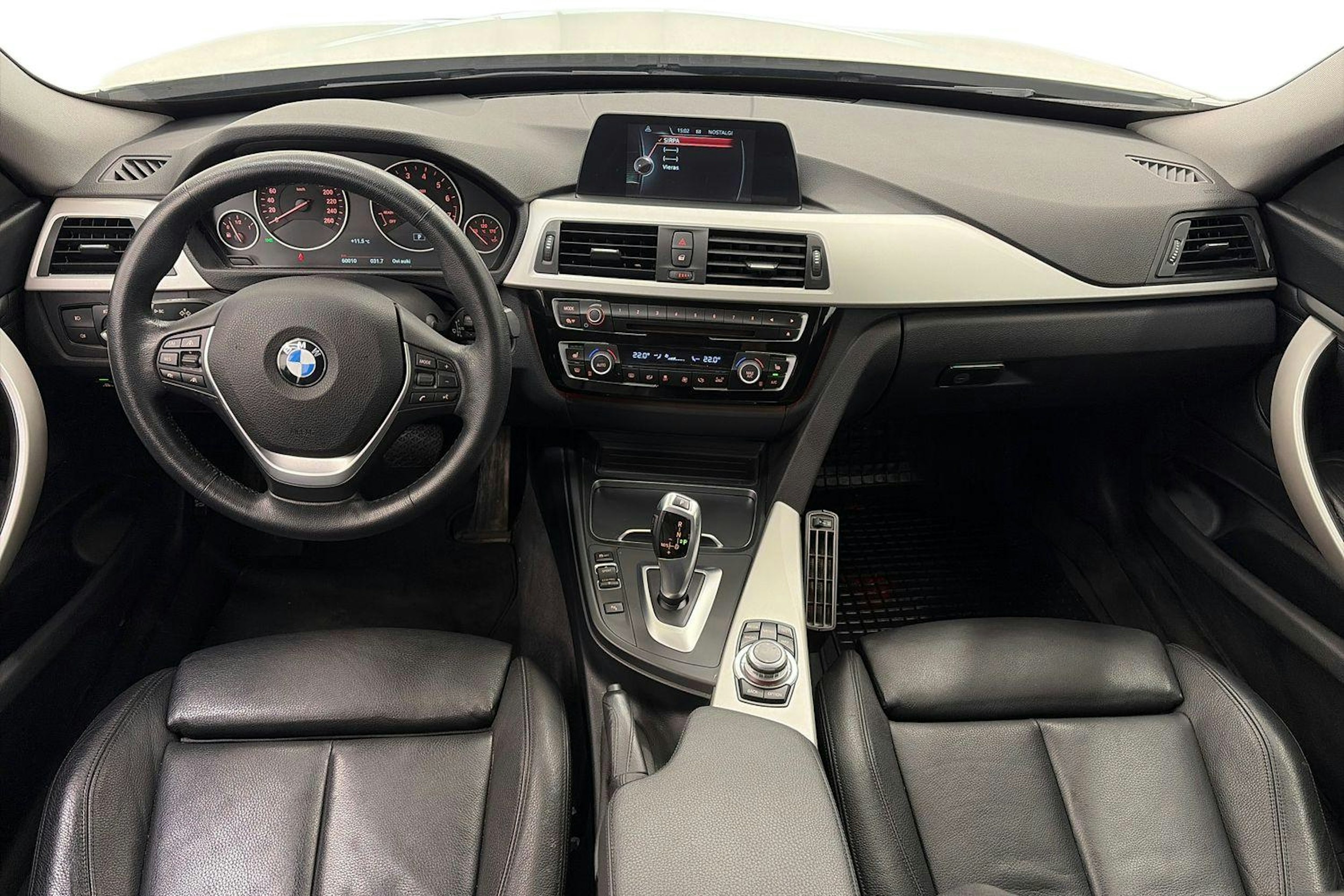 valkoinen BMW 320 Gran Turismo 2017 kuva 9.