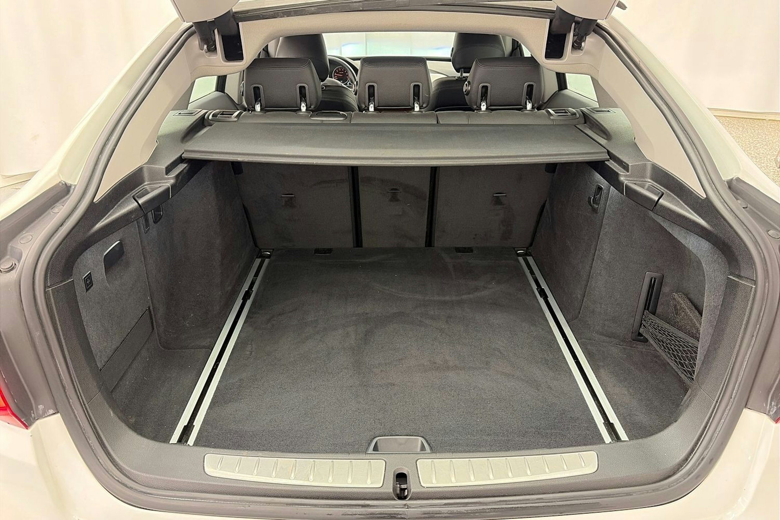 valkoinen BMW 320 Gran Turismo 2017 kuva 14.